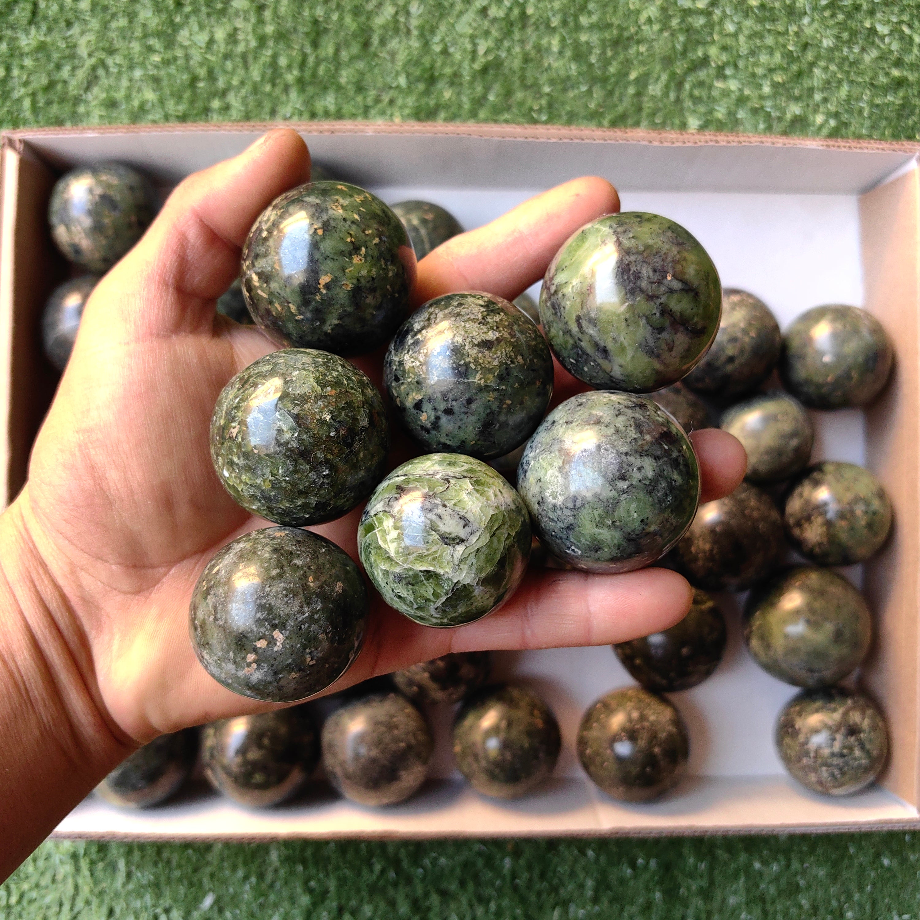 Lot 43 pcs Nefrite Sphere
