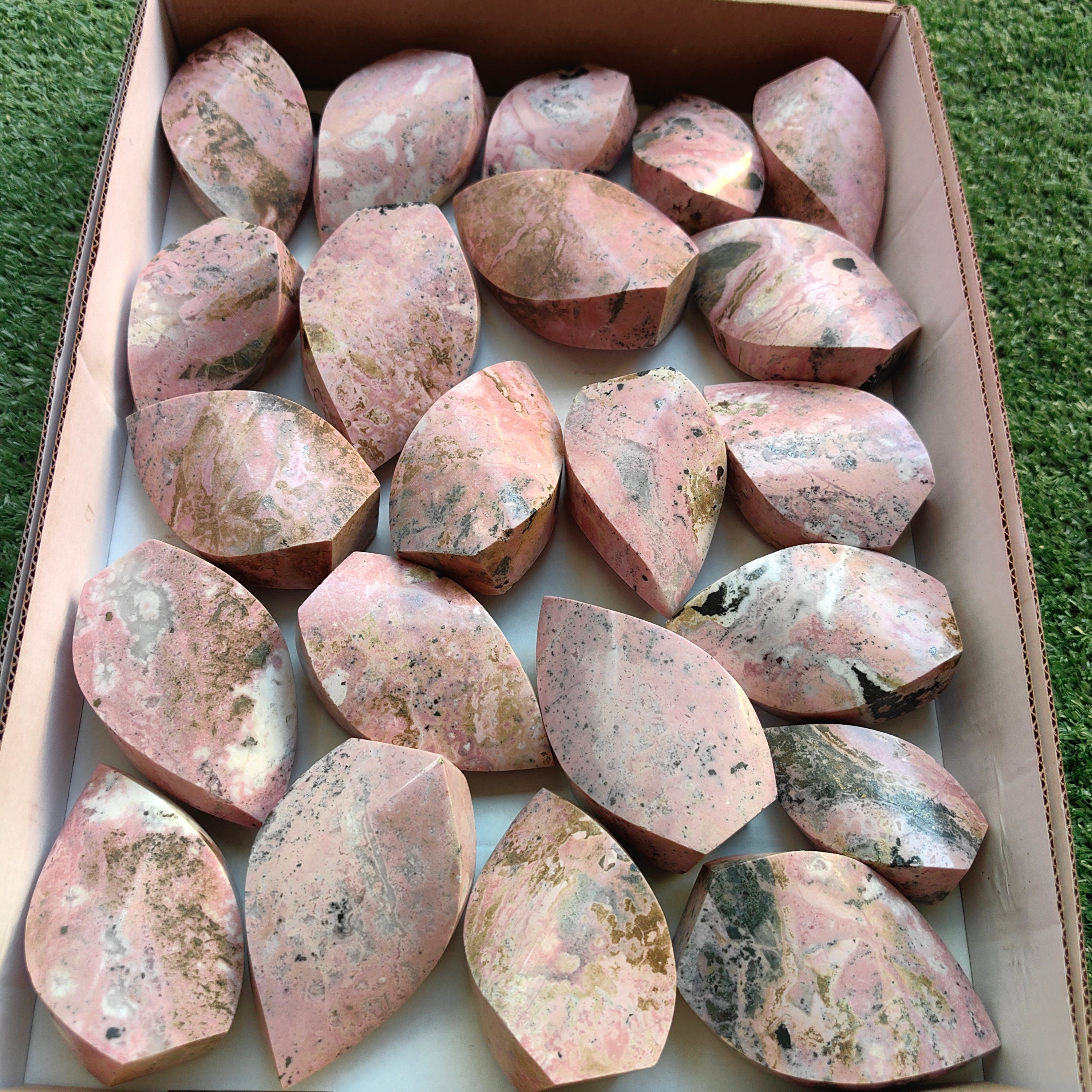 Lot 22 pcs Rhodonite Flame