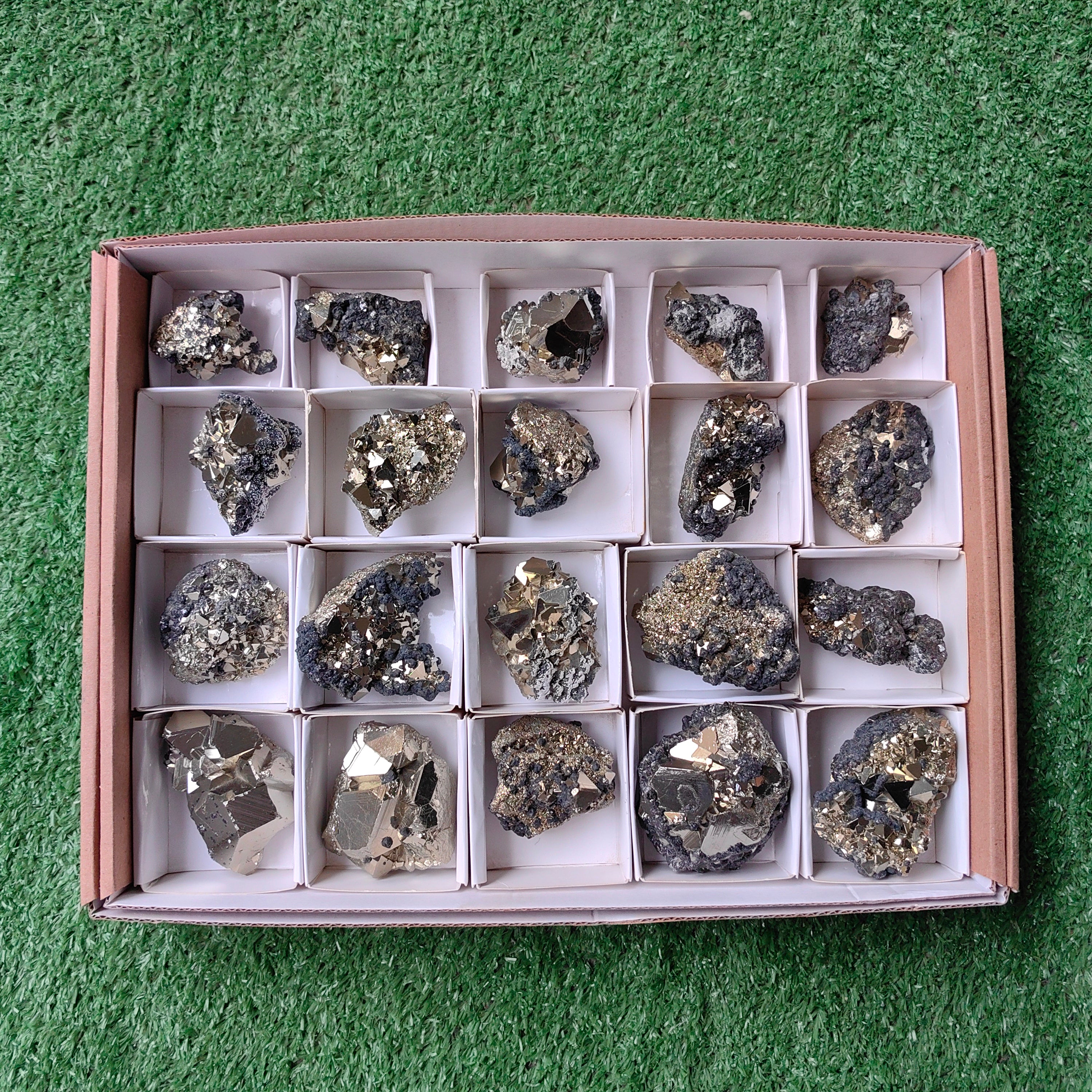 Lot 20 pcs Pyrite Geometric with sphalerite rough