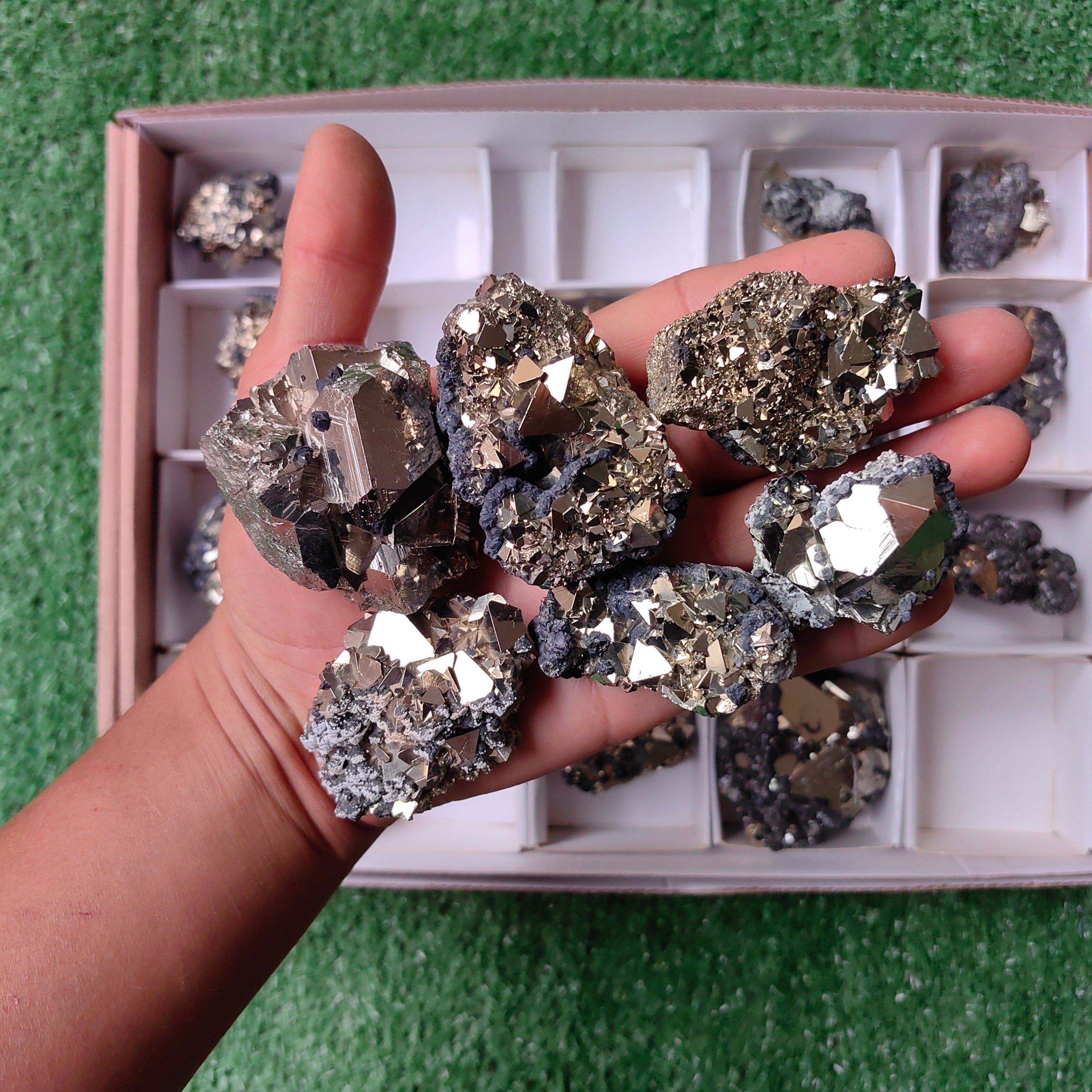 Lot 20 pcs Pyrite Geometric with sphalerite rough