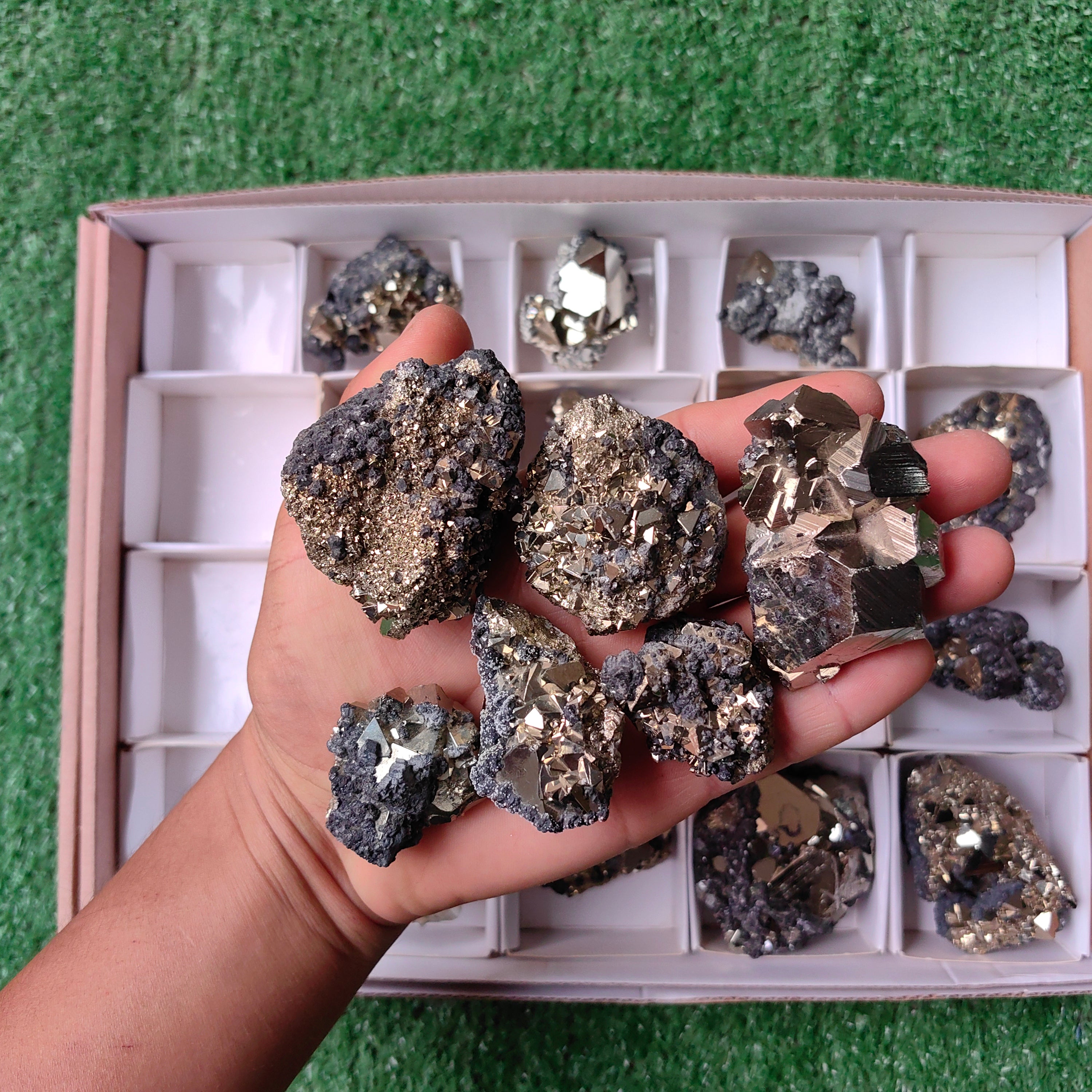 Lot 20 pcs Pyrite Geometric with sphalerite rough