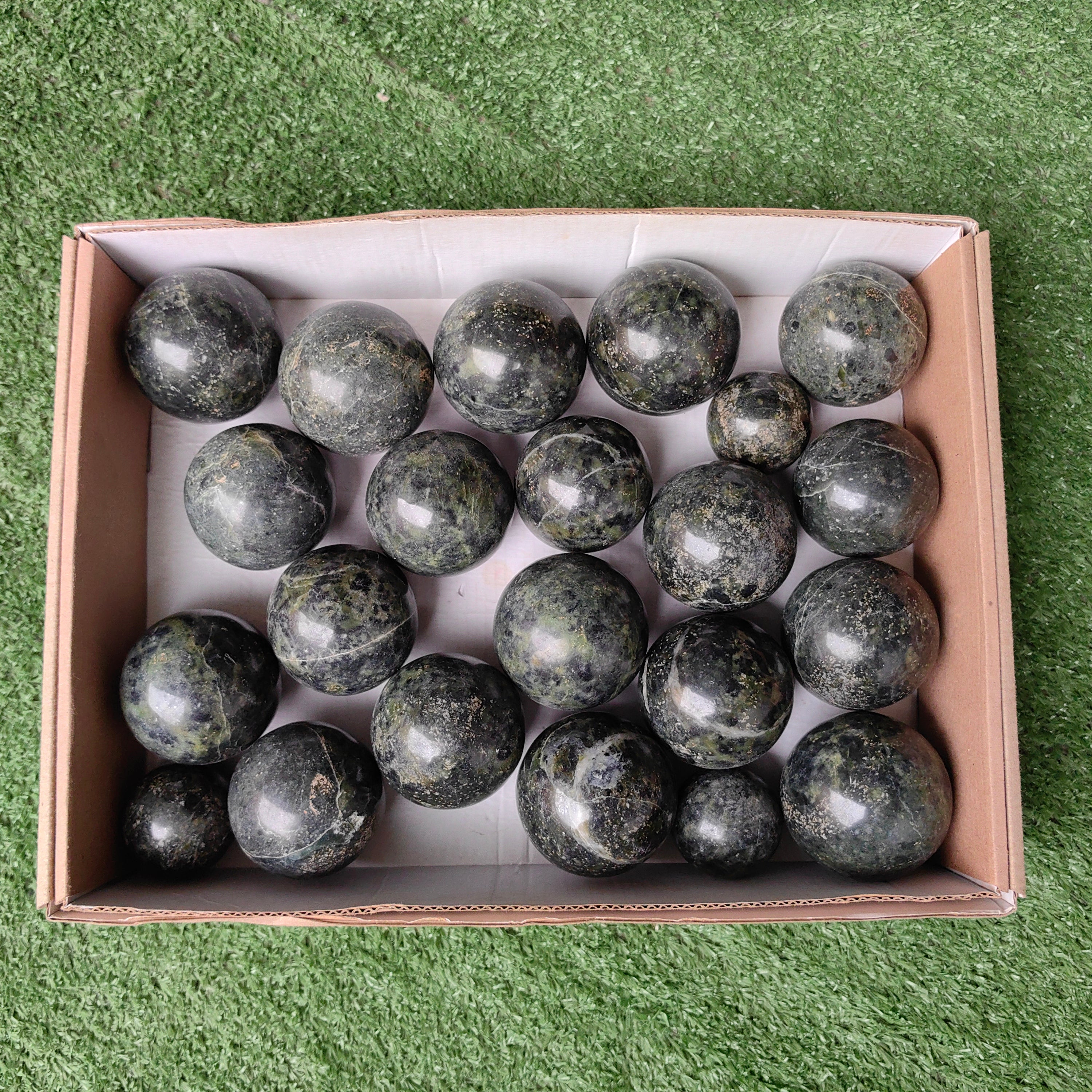 Lot 22 pcs Nefrite Sphere