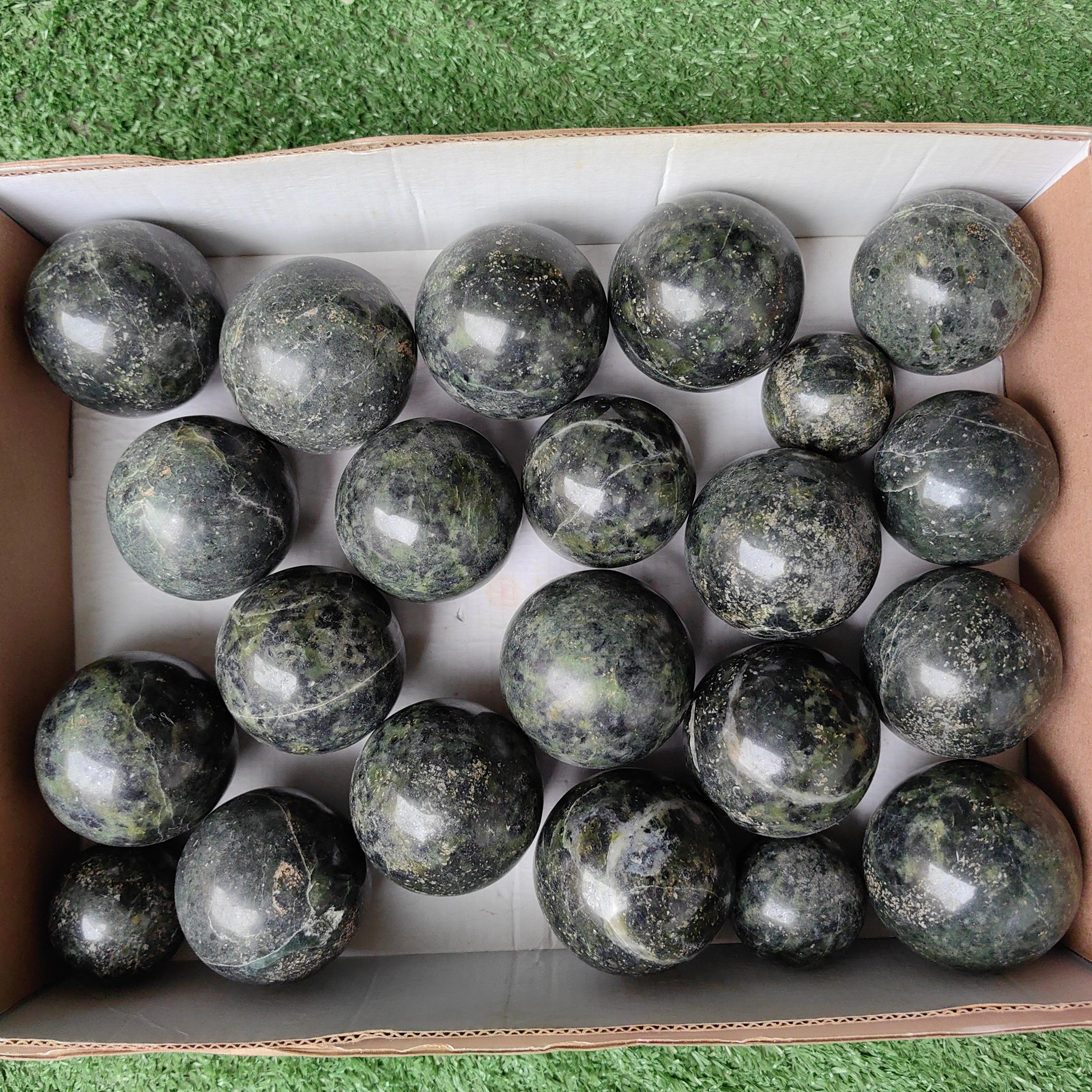 Lot 22 pcs Nefrite Sphere