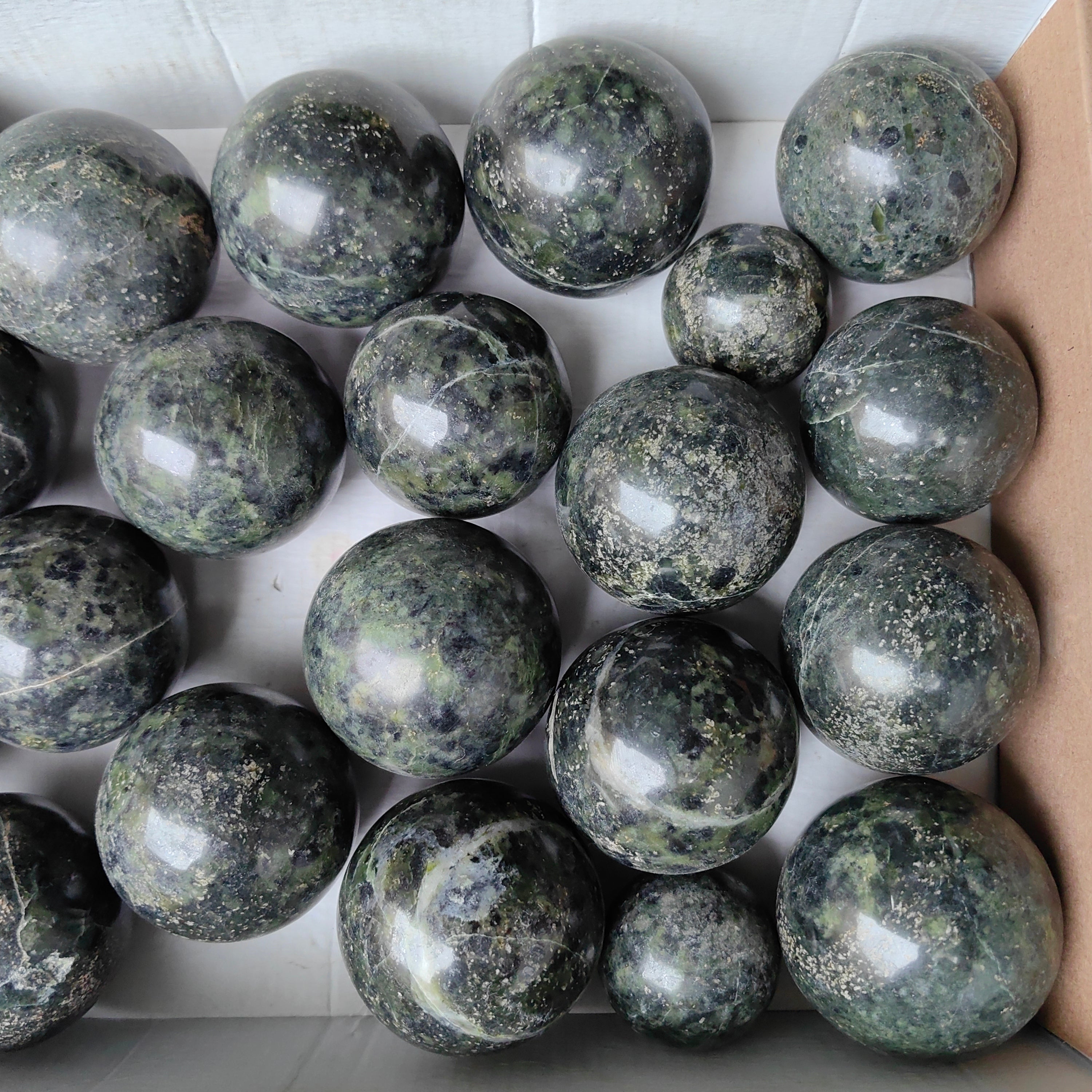 Lot 22 pcs Nefrite Sphere