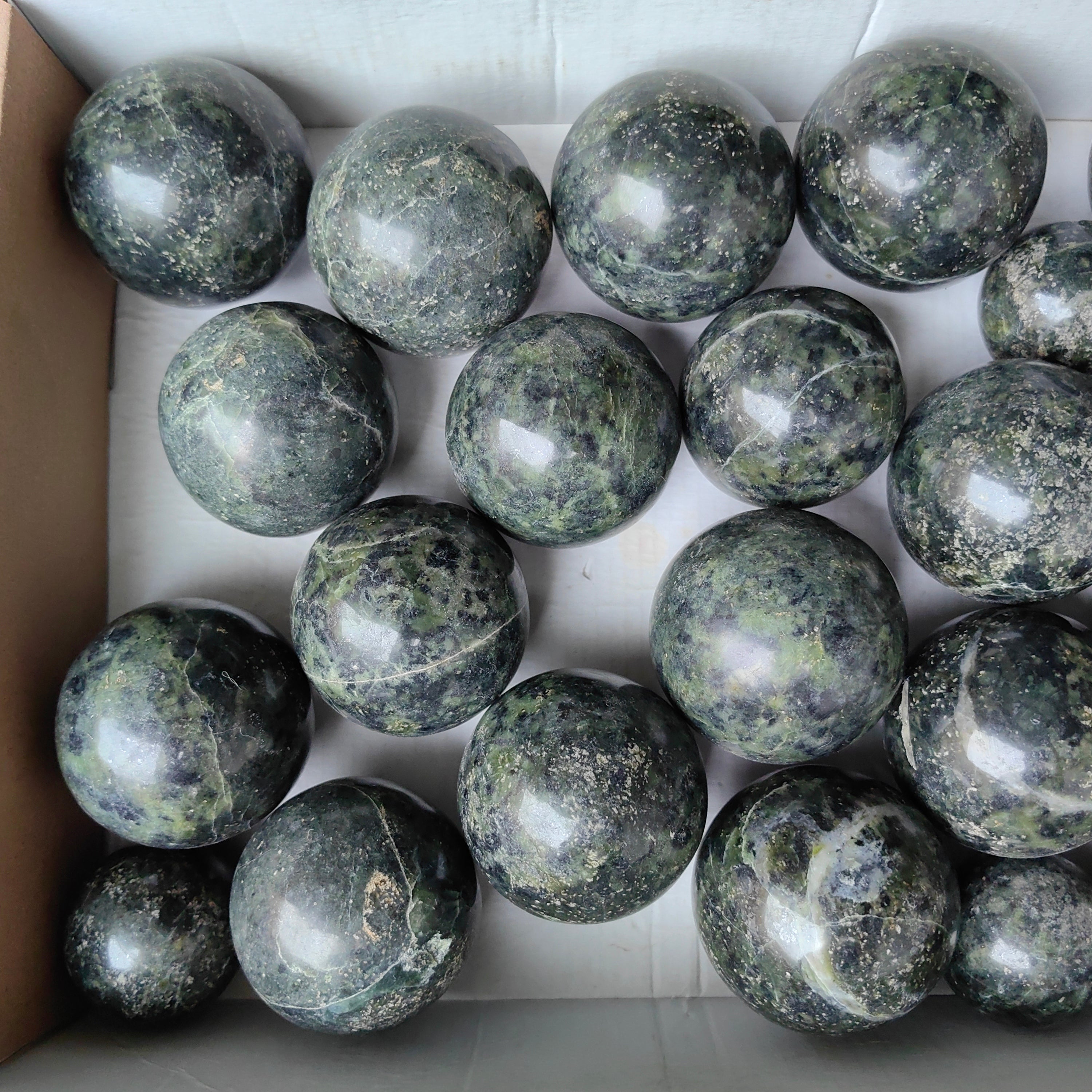 Lot 22 pcs Nefrite Sphere