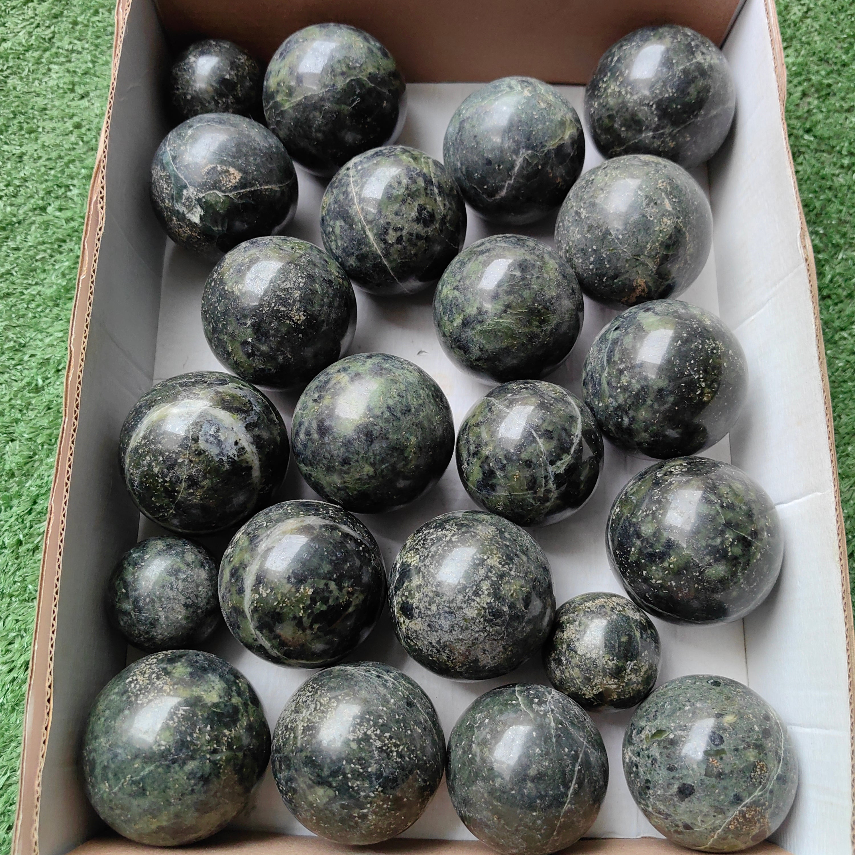 Lot 22 pcs Nefrite Sphere