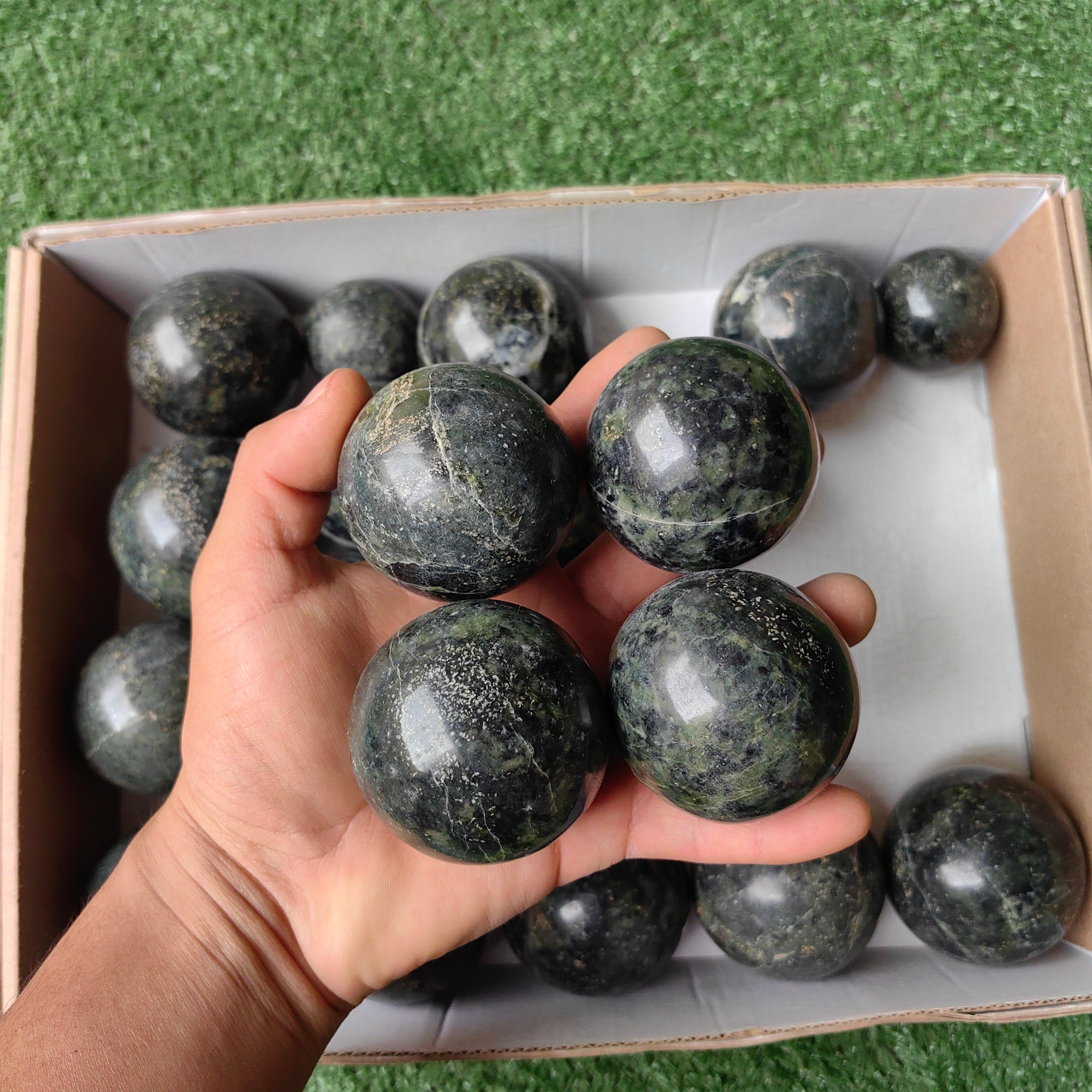 Lot 22 pcs Nefrite Sphere