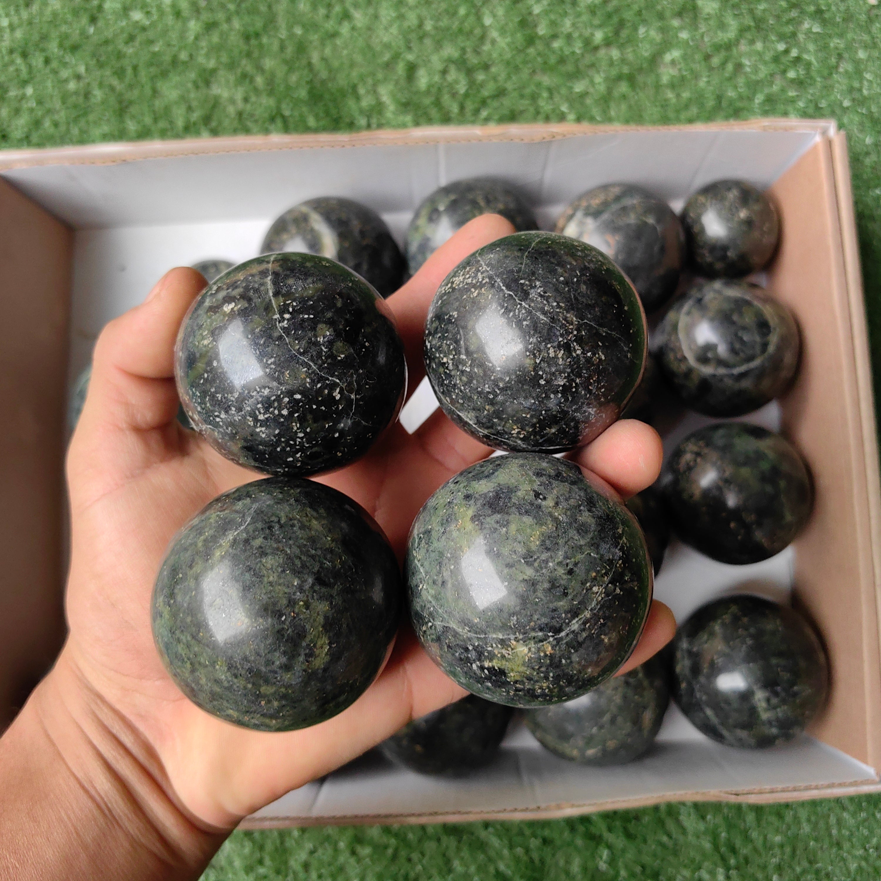 Lot 22 pcs Nefrite Sphere