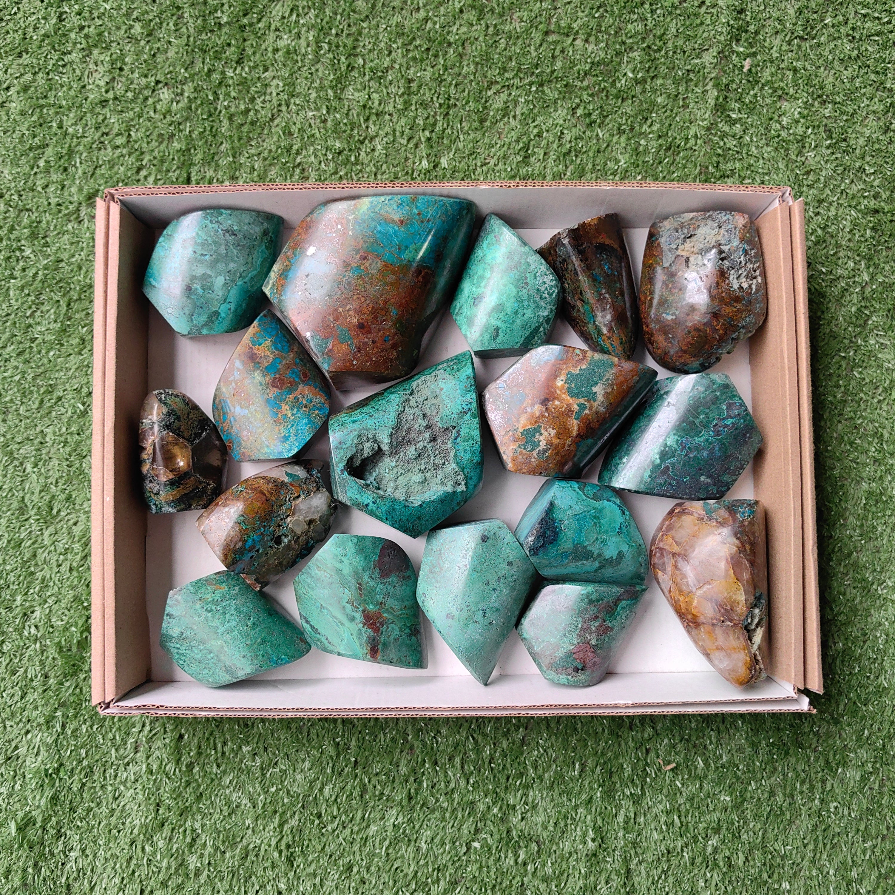 Lot 17 pcs Chrysocolla on Malchite Flame