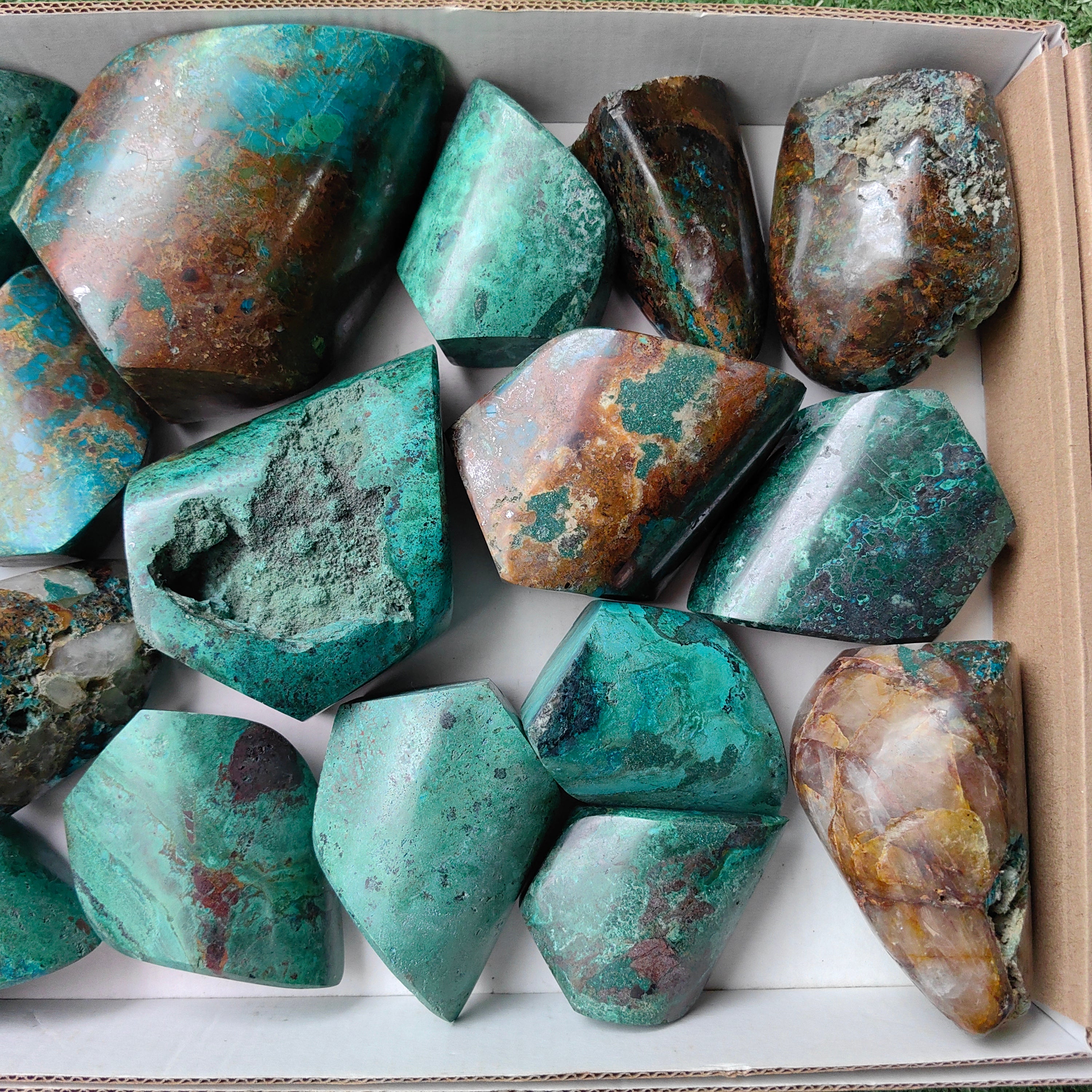 Lot 17 pcs Chrysocolla on Malchite Flame