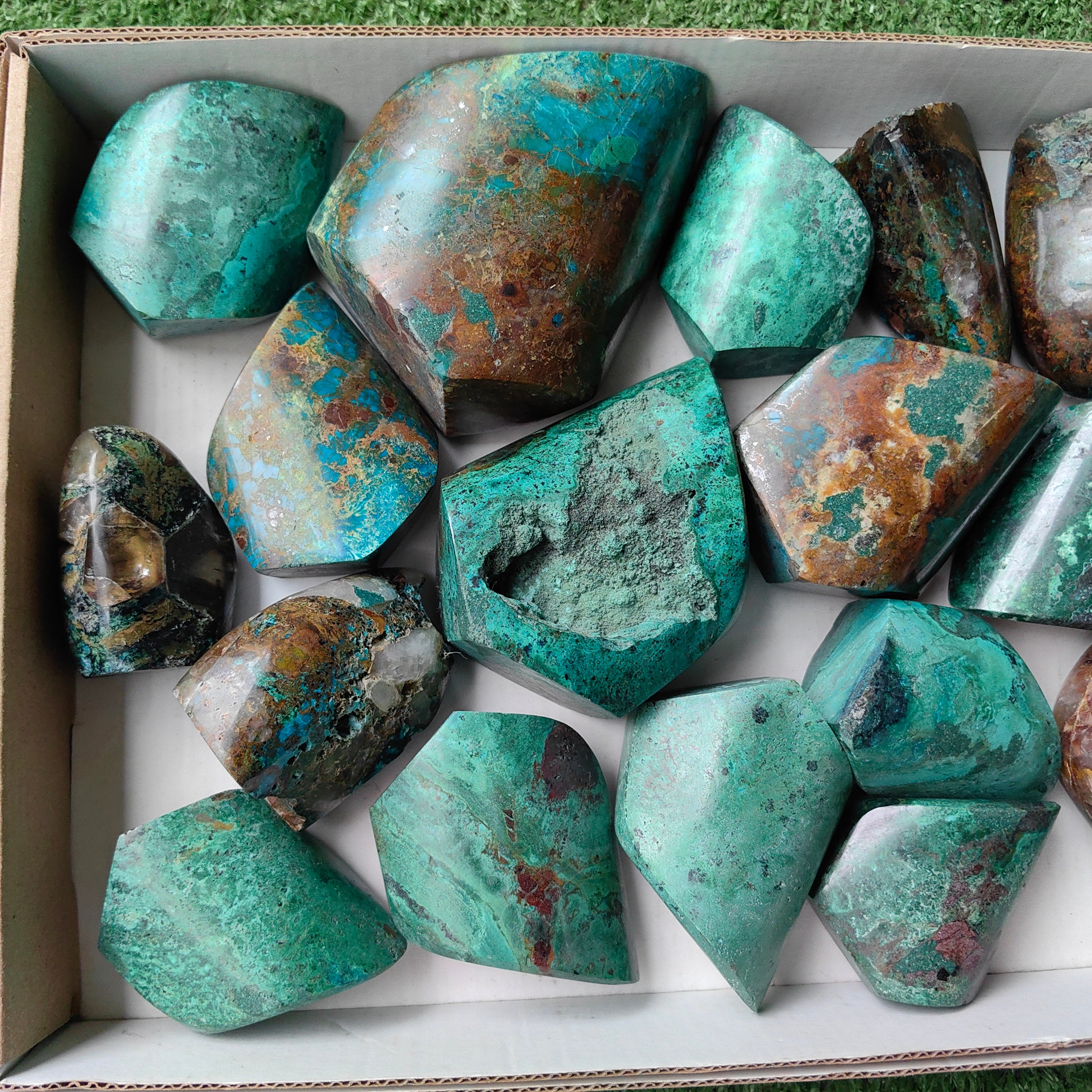 Lot 17 pcs Chrysocolla on Malchite Flame