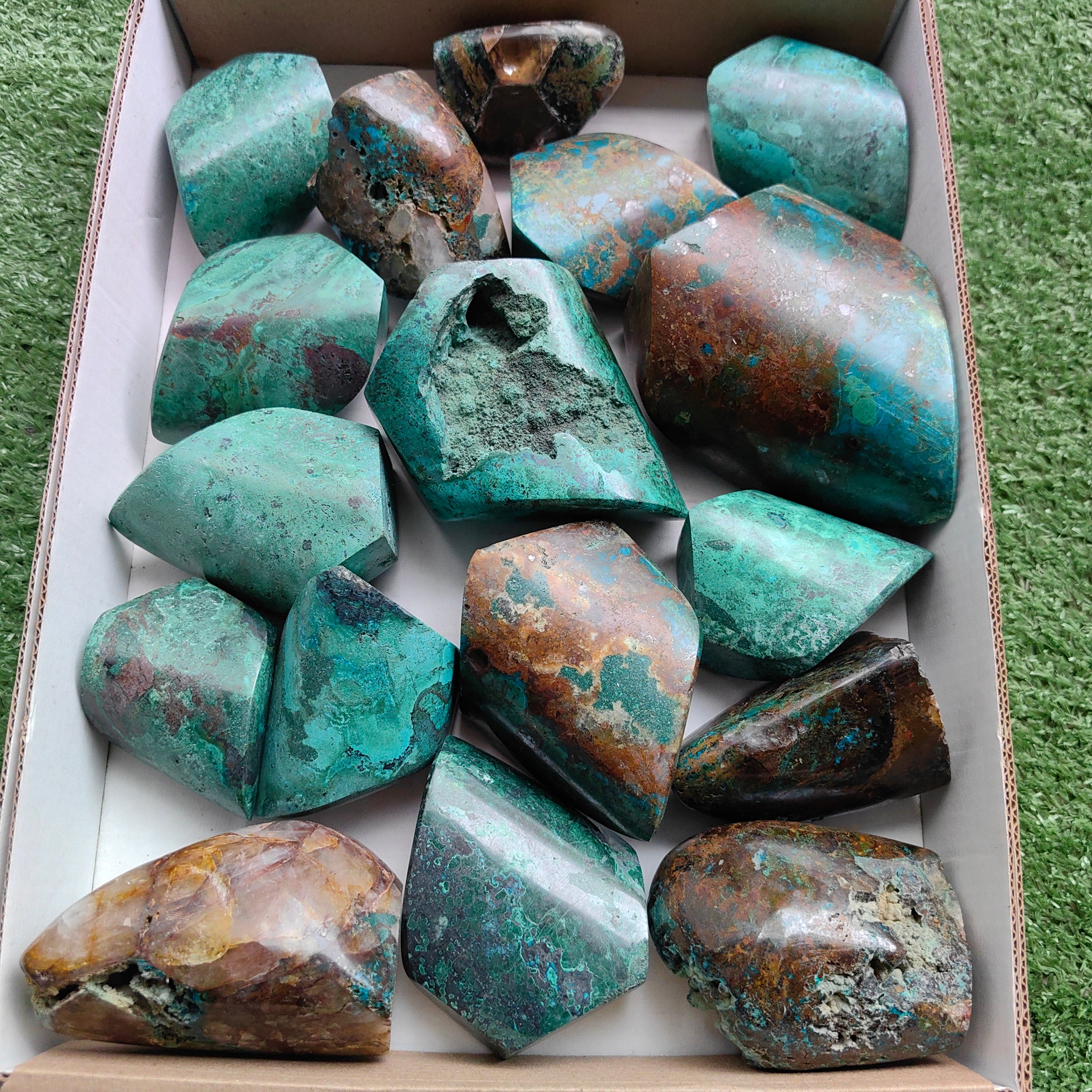 Lot 17 pcs Chrysocolla on Malchite Flame