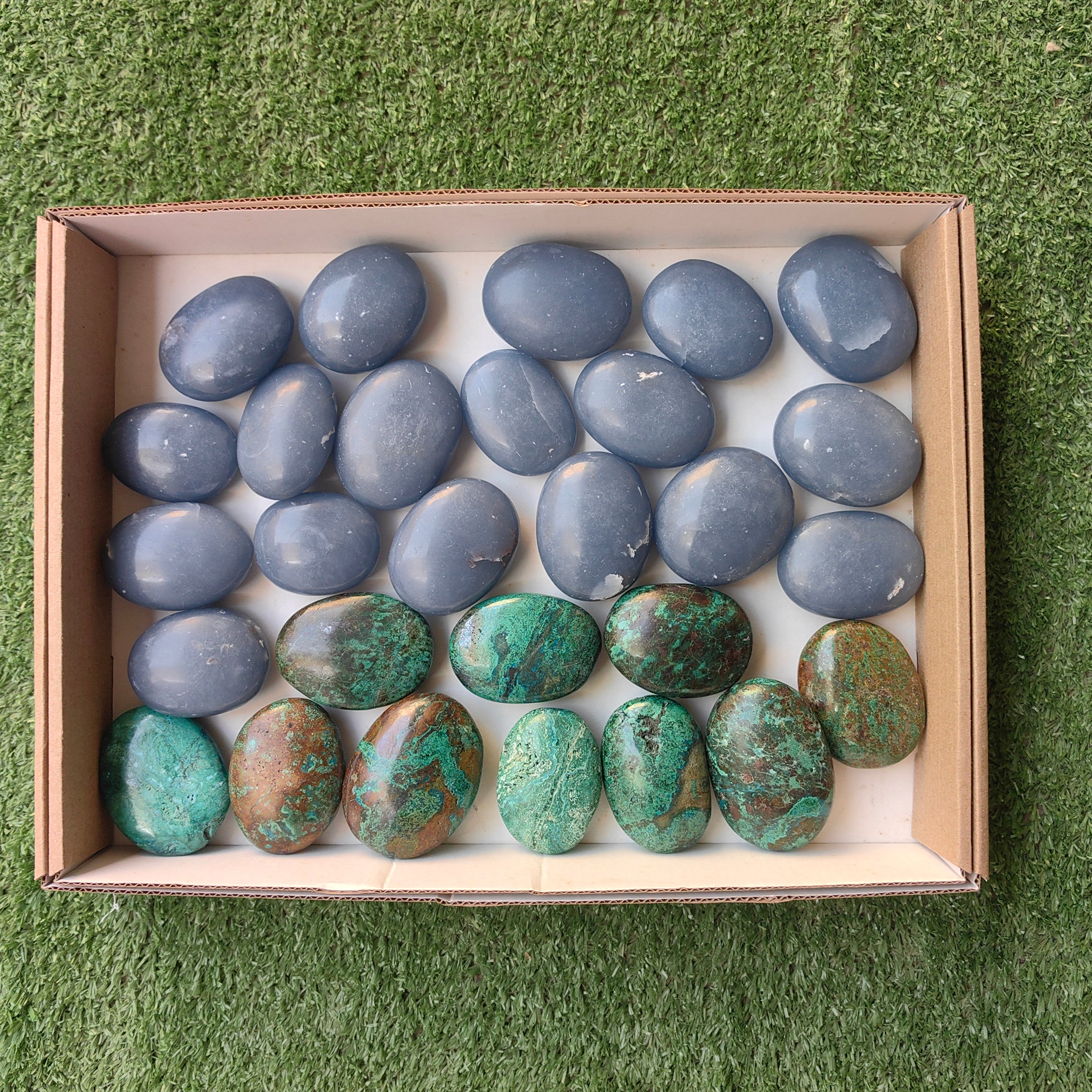 Lot 18 pcs Angelite palm / 10 pcsChrysocolla on Malachite Palm