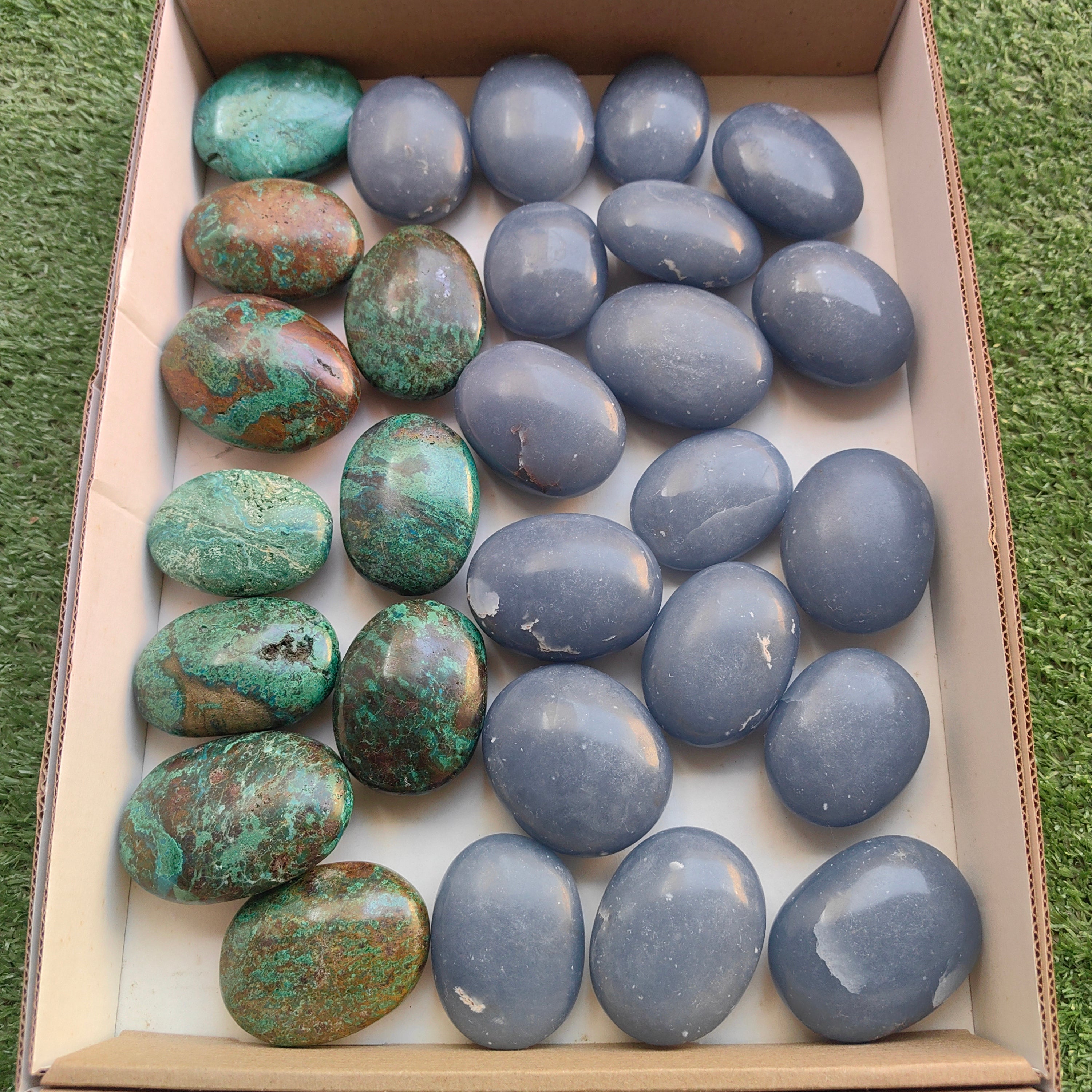 Lot 18 pcs Angelite palm / 10 pcsChrysocolla on Malachite Palm