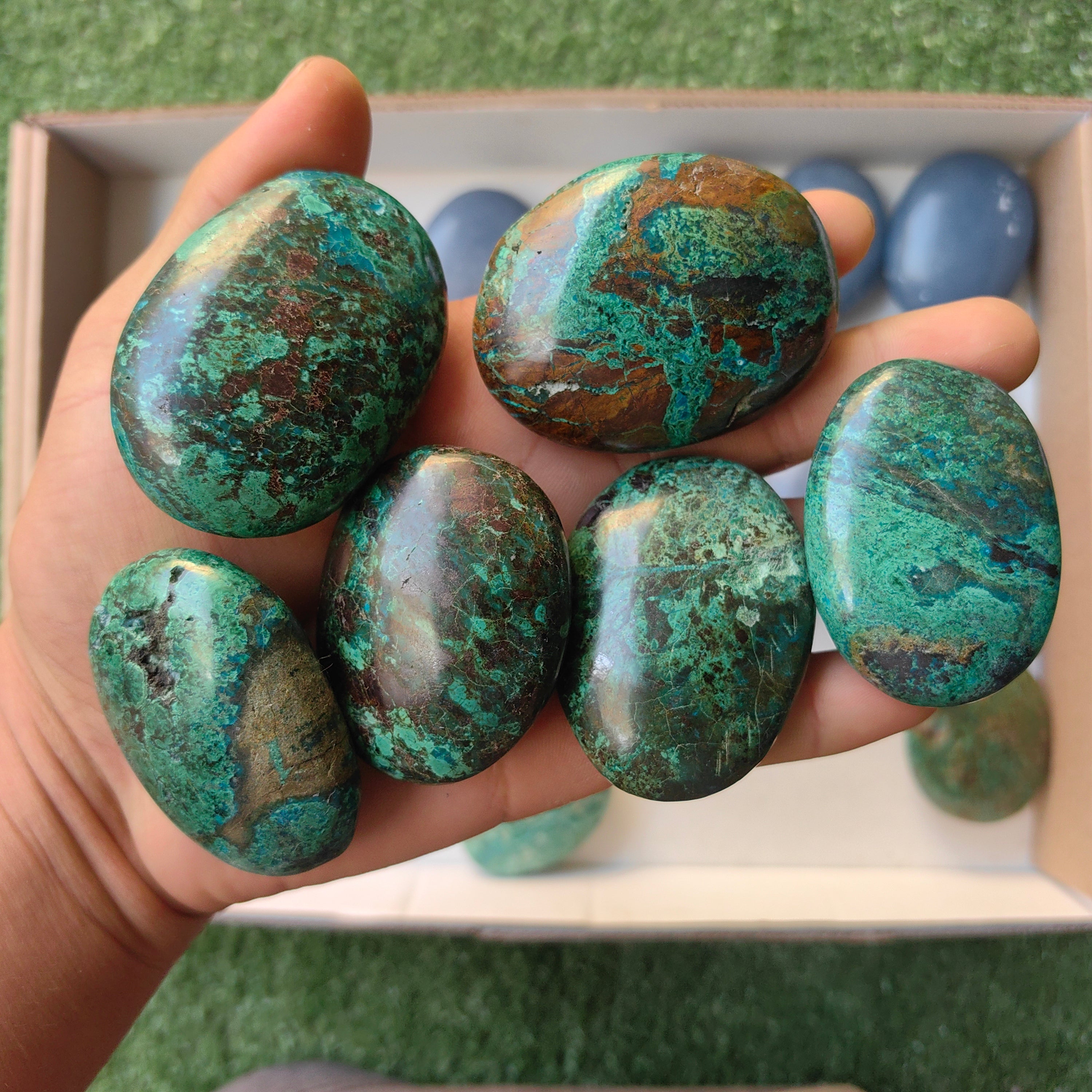 Lot 18 pcs Angelite palm / 10 pcsChrysocolla on Malachite Palm