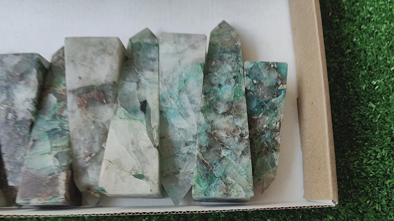 Load video: Lot 14 pcs Chysoquartz Tower*