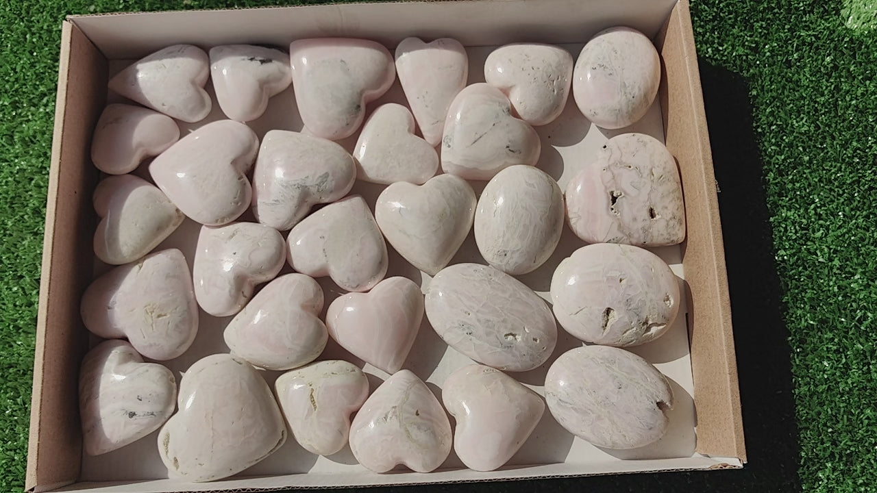 Load video: 28 pc mangano calcite heart &amp; palms