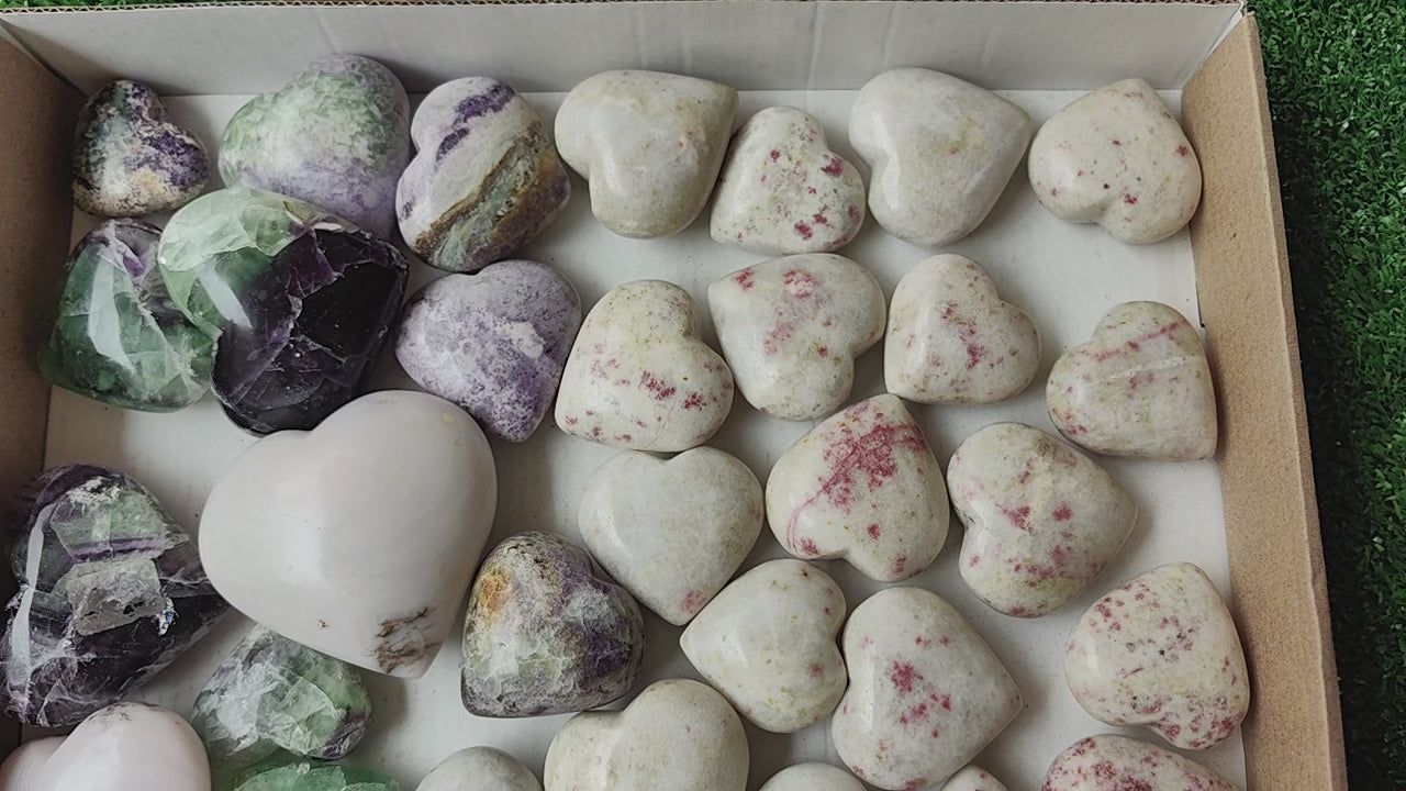 Load video: 31 pcs mixted stones hearts