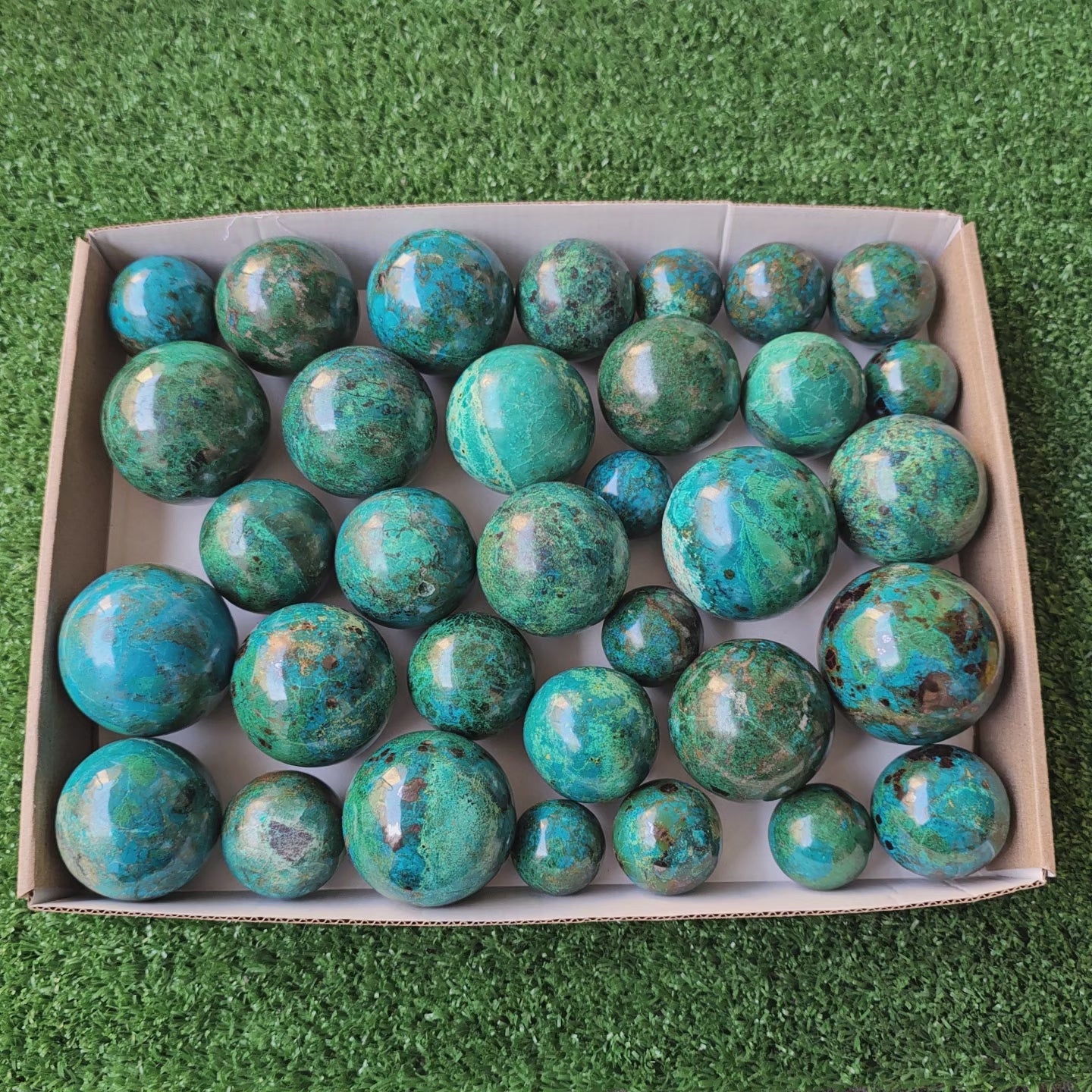 Load video: Lot 33 pcs chrysocolla spheres