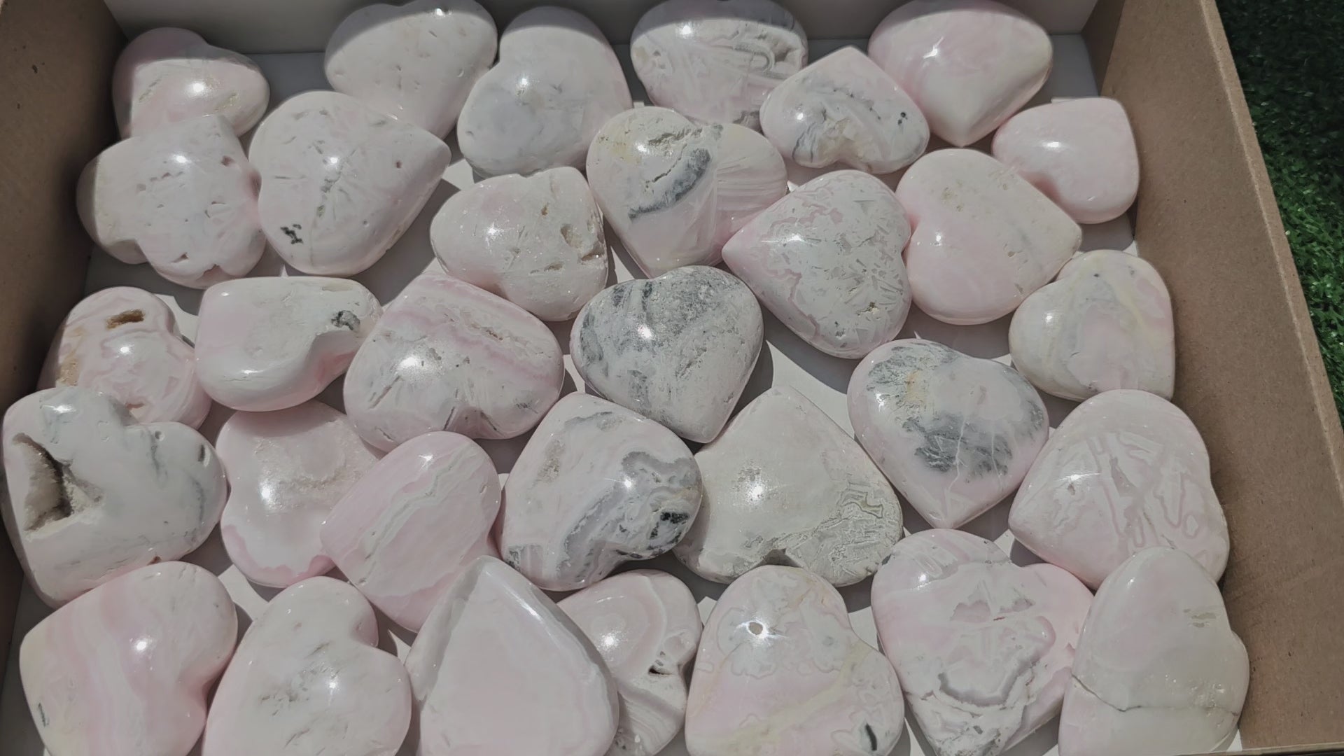 Load video: Lot 33 Hearts Mangano calcite drusy****