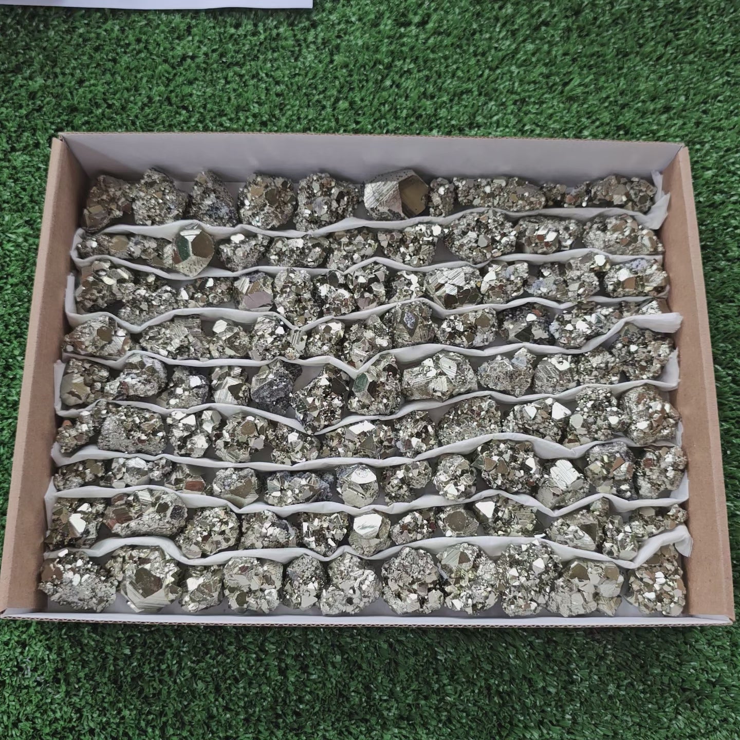Load video: Box 102 pcs pyrite Octahedral