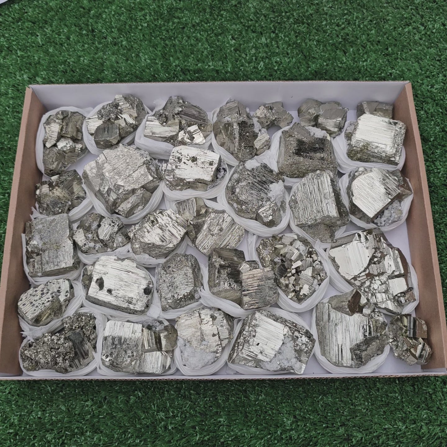 Load video: 31 pc pyrite Cubic