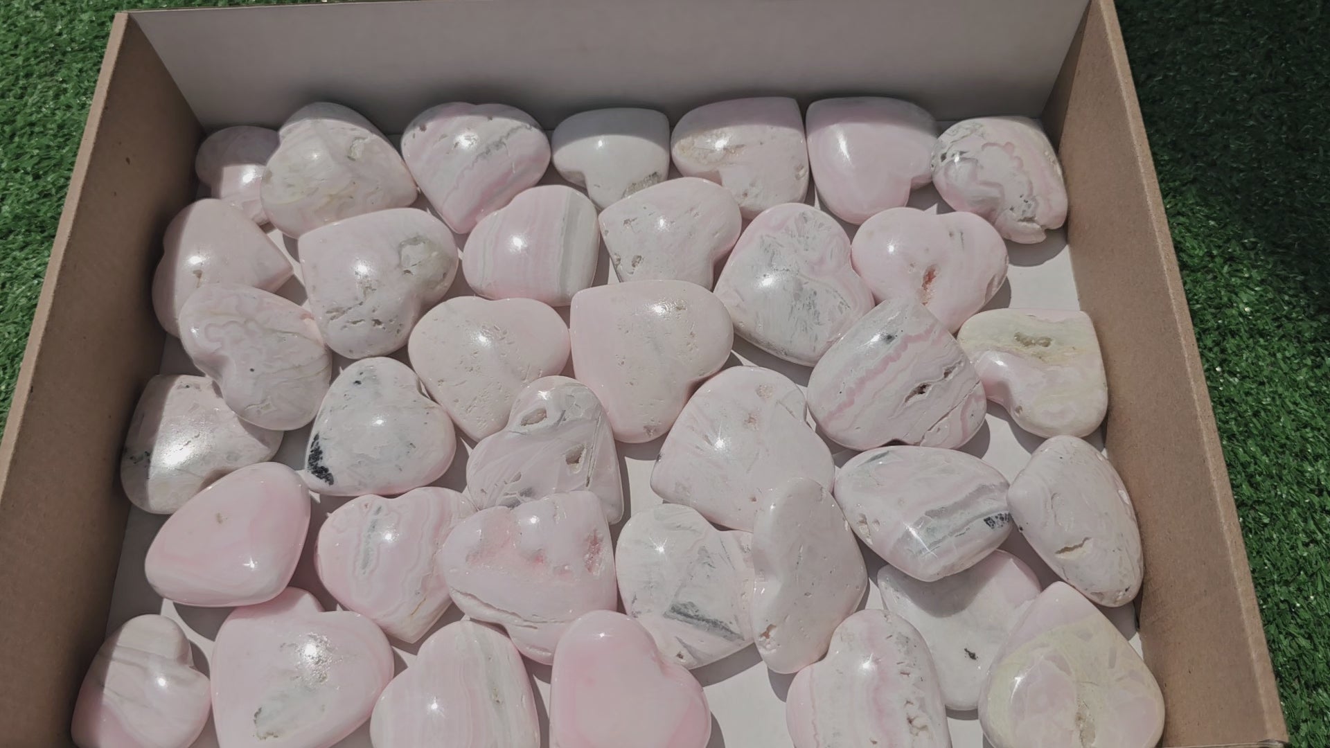 Load video: Lot 36 Hearts Mangano calcite drusy***