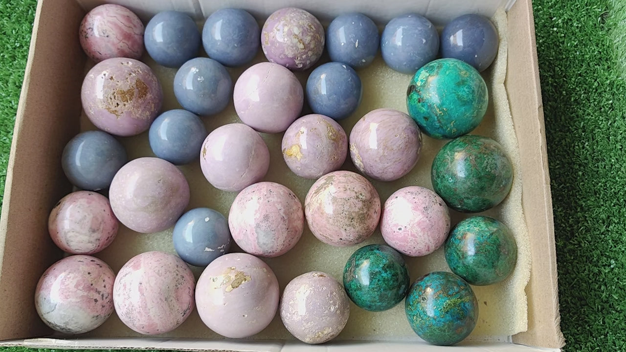 Load video: Lot 31 pcs Mixed Stones Sphere*