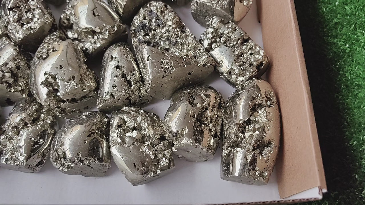 Load video: Lot 24 pcs Free Form*