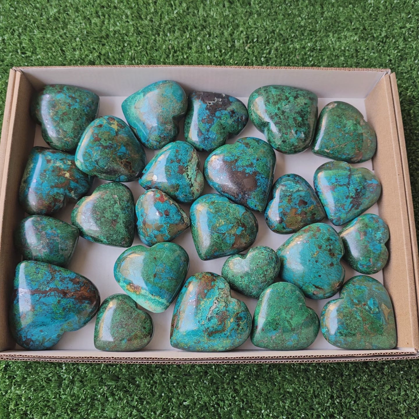 Load video: Lot 24 pcs chrysocolla hearts