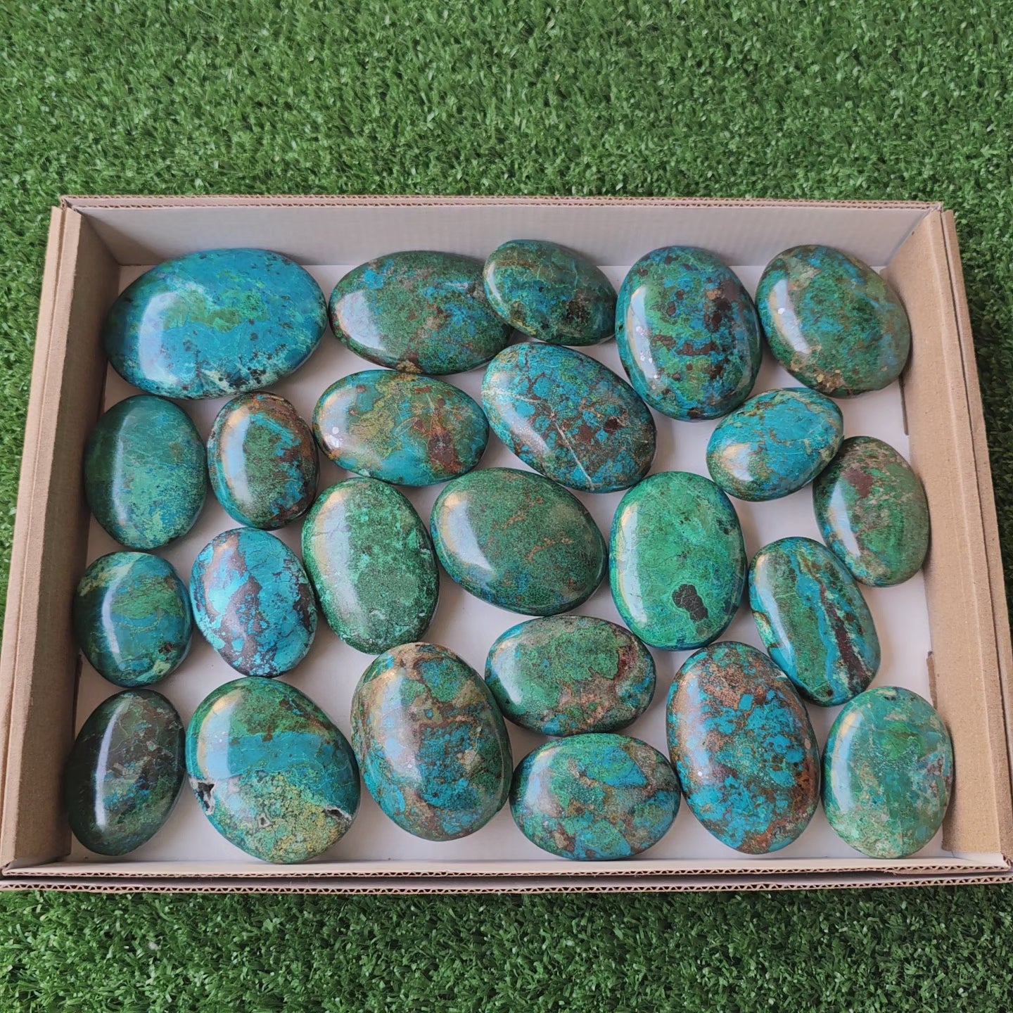 Load video: Lot 24 pcs chrysocolla palms