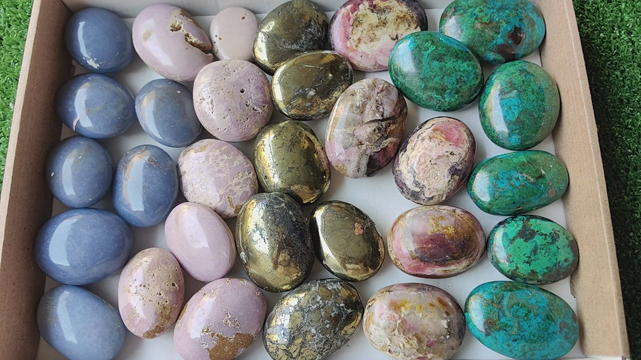 Load video: Lot 31 pcs Mixed Stone Palm