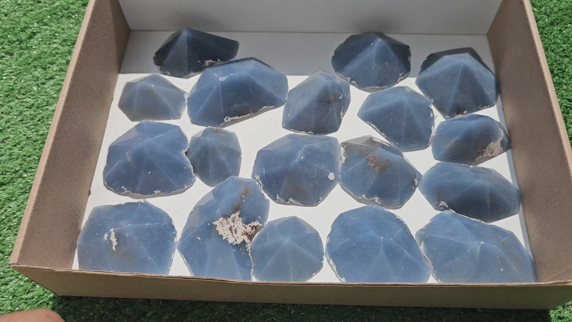 Load video: Lot 18 Slices with point Angelite**
