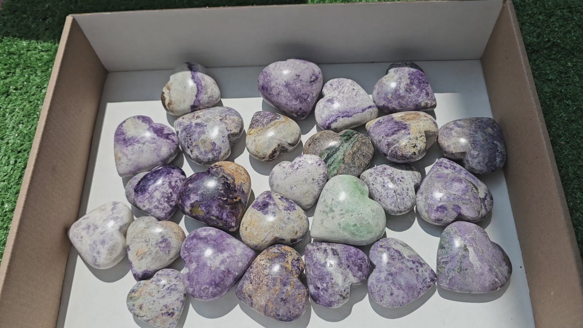 Load video: Lot 25 Hearts Bolivianite