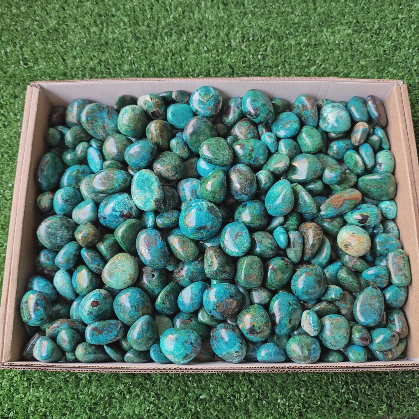 Load video: Lot 2 kg chrysocolla tumbled