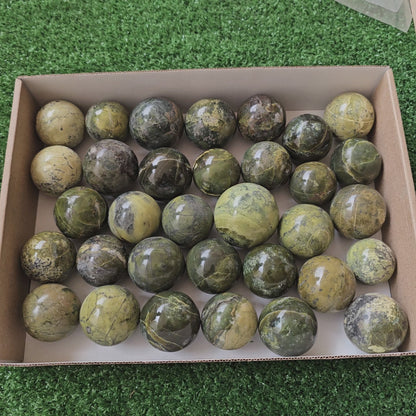 33 pc green serpentine spheres