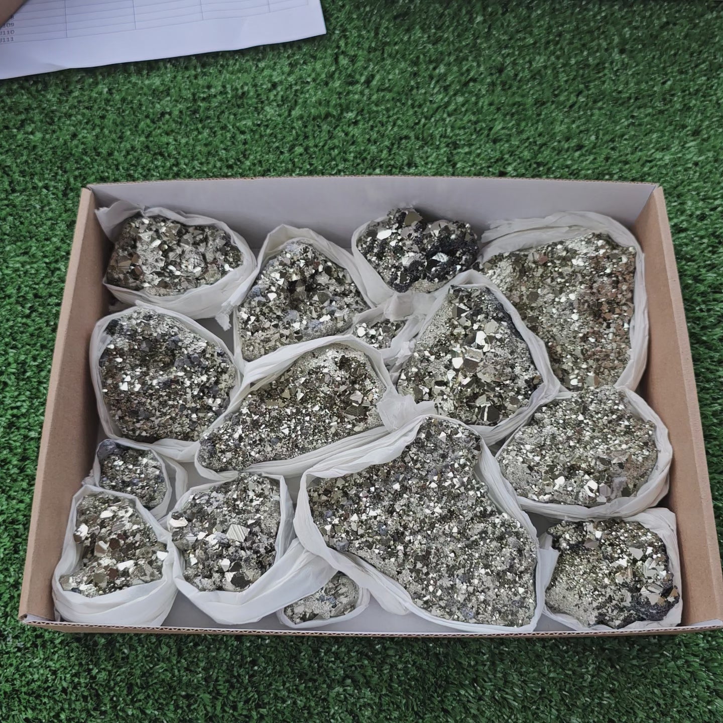 Load video: Box 14 pcs pyrite Octahedral