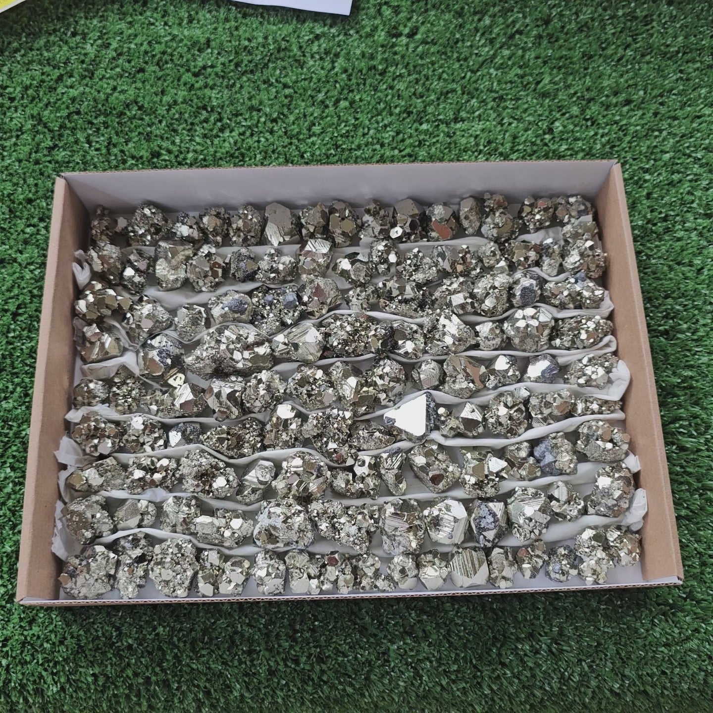 Load video: Box 115 pcs pyrite Octahedral