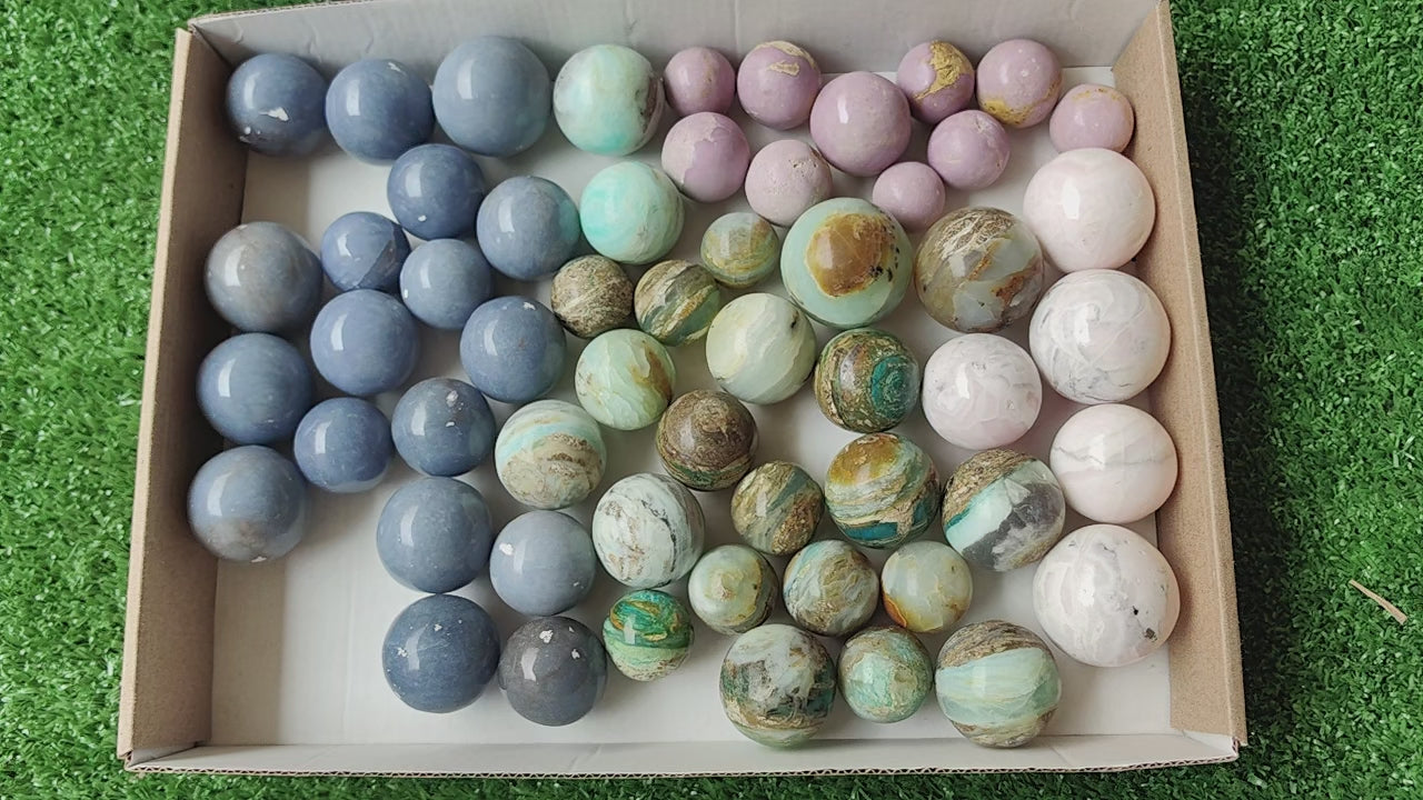 Load video: 56 pcs mixted stones spheres