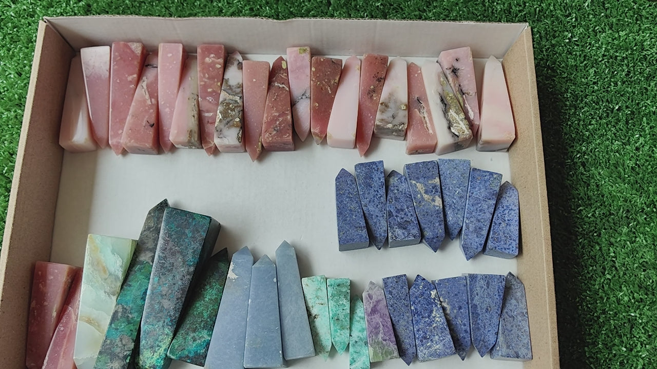 Load video: 33 pcs mixted stones towers