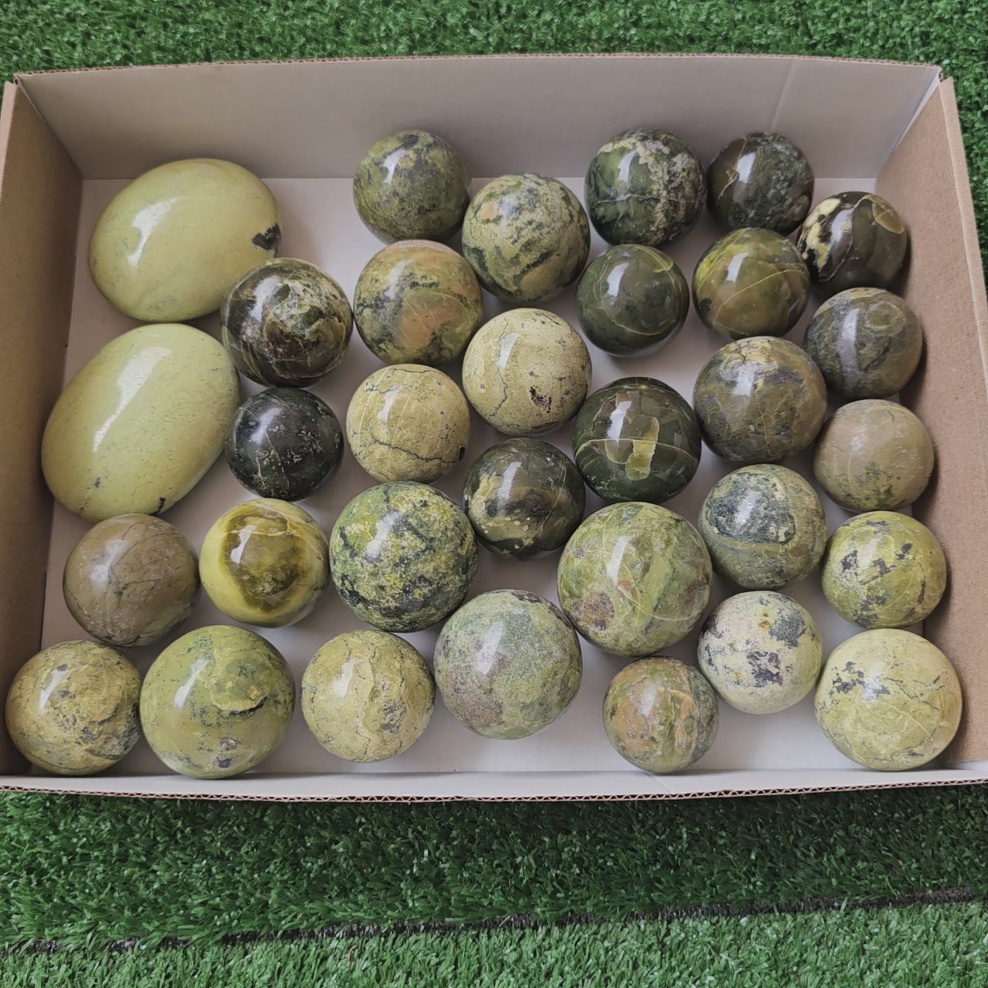 Load video: 32 pc green serpentine spheres &amp; palms