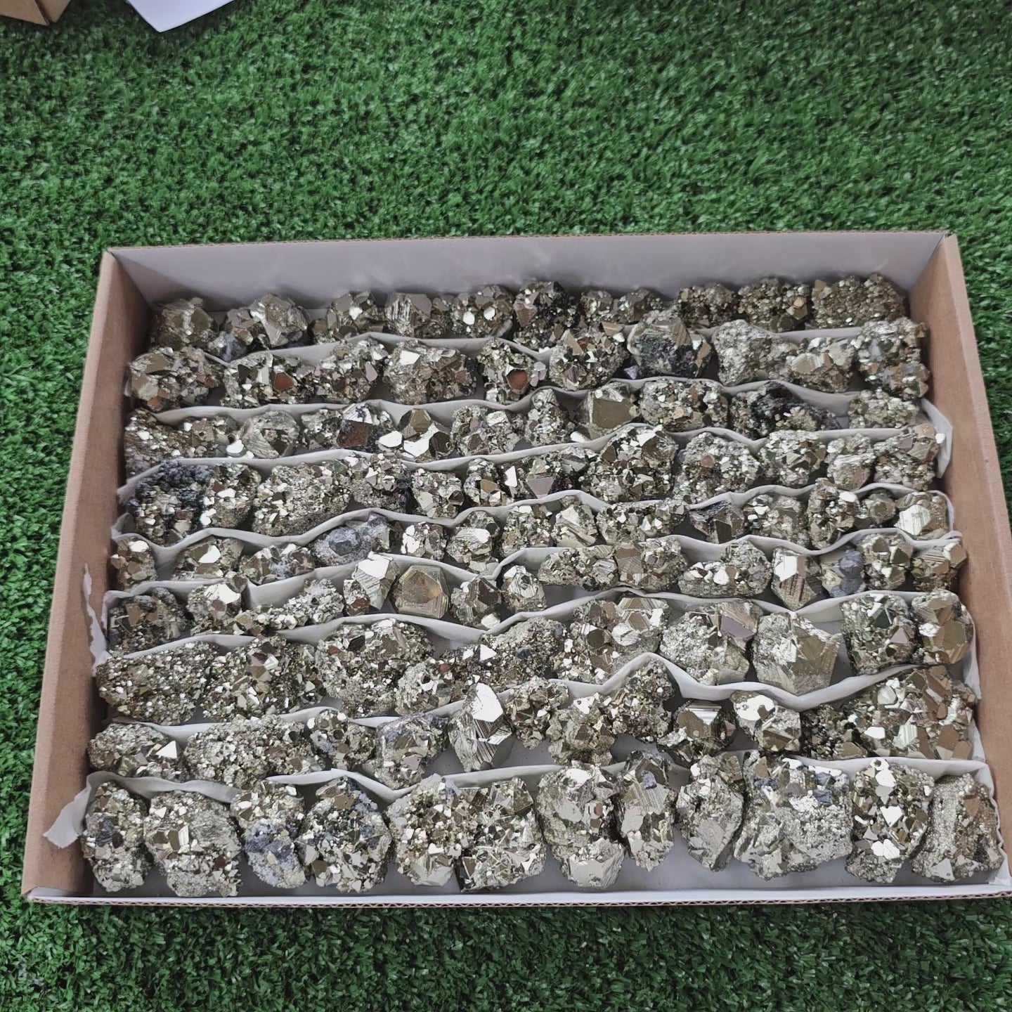 Load video: Box 104 pcs pyrite Octahedral