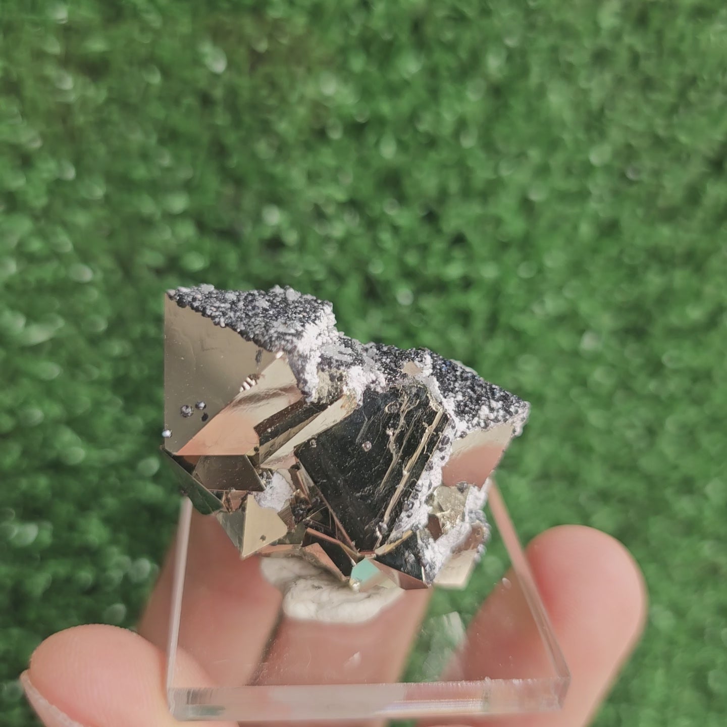 Load video: pyrite octahedral