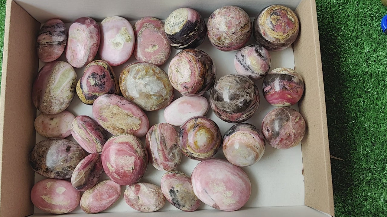 Load video: 20 pcs pink opal heart &amp; spheres