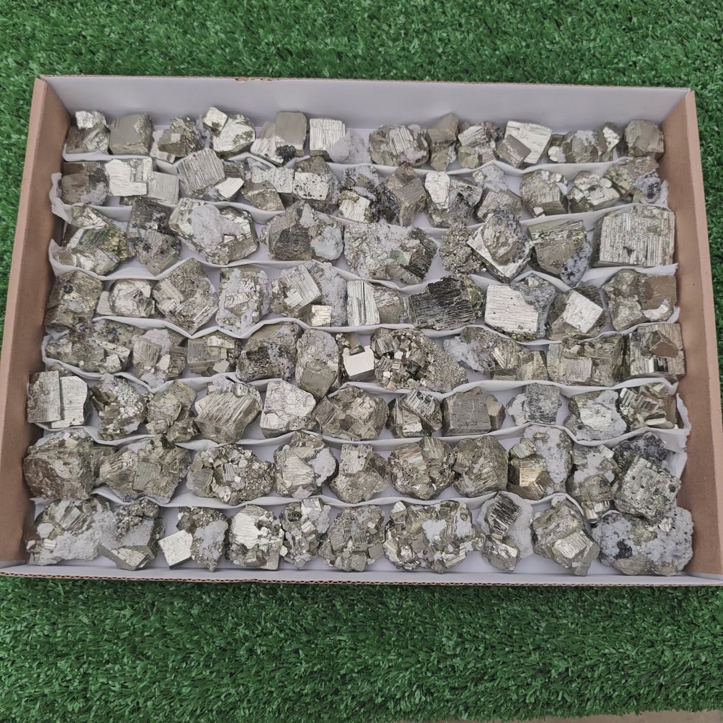 Load video: 83 pc pyrite Cubic