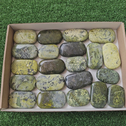 21 pc green serpentine palms