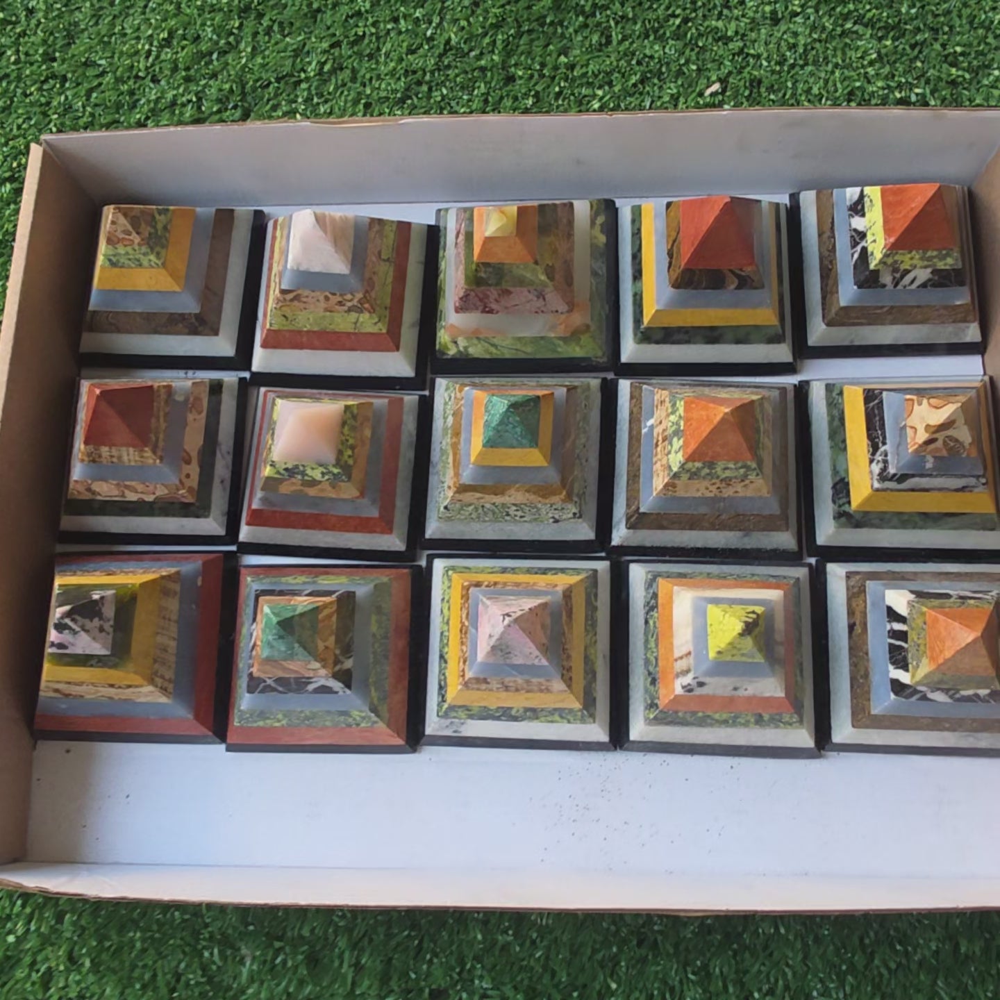 Load video: Lot 15 pcs multicolored pyramids