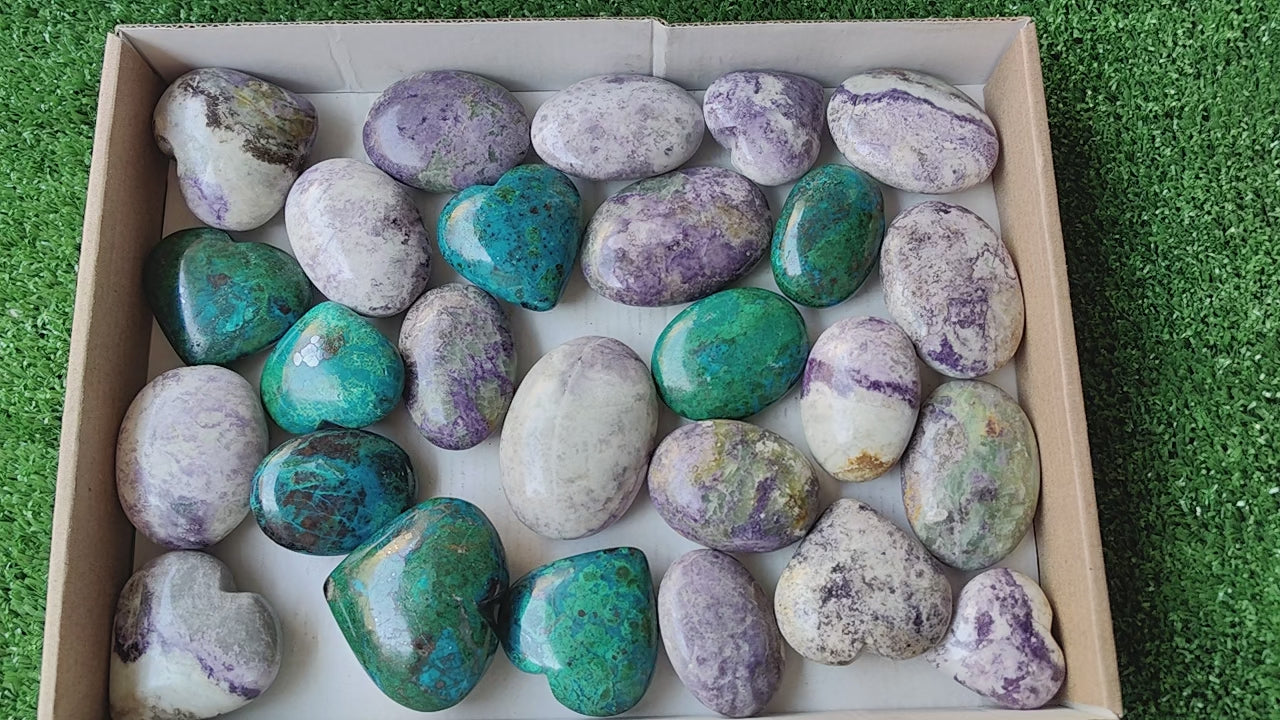 Load video: Lot 26 pcs Bolivianite / Chrysocolla Palm, heart