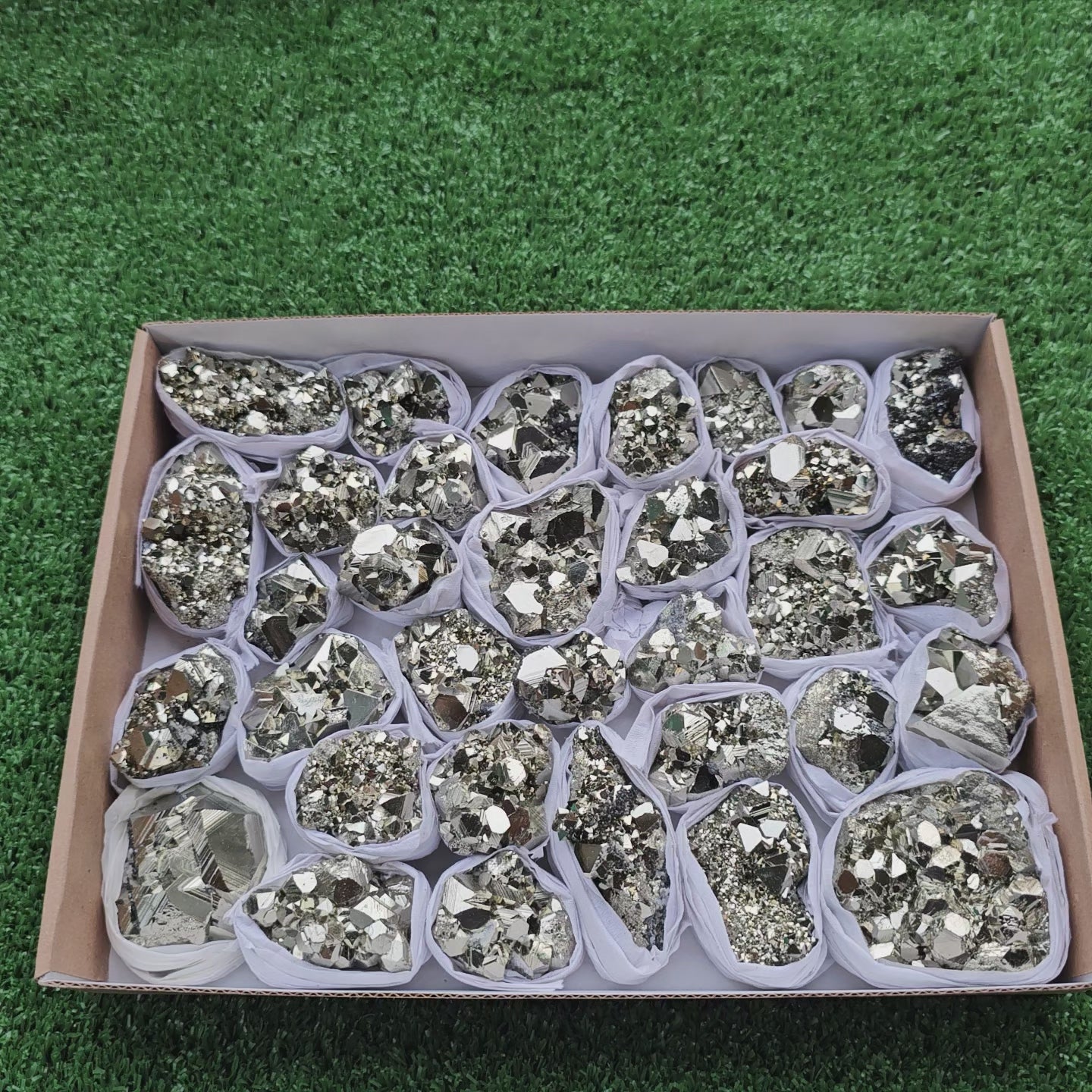 Load video: Box 32 pcs big pyrite Octahedral
