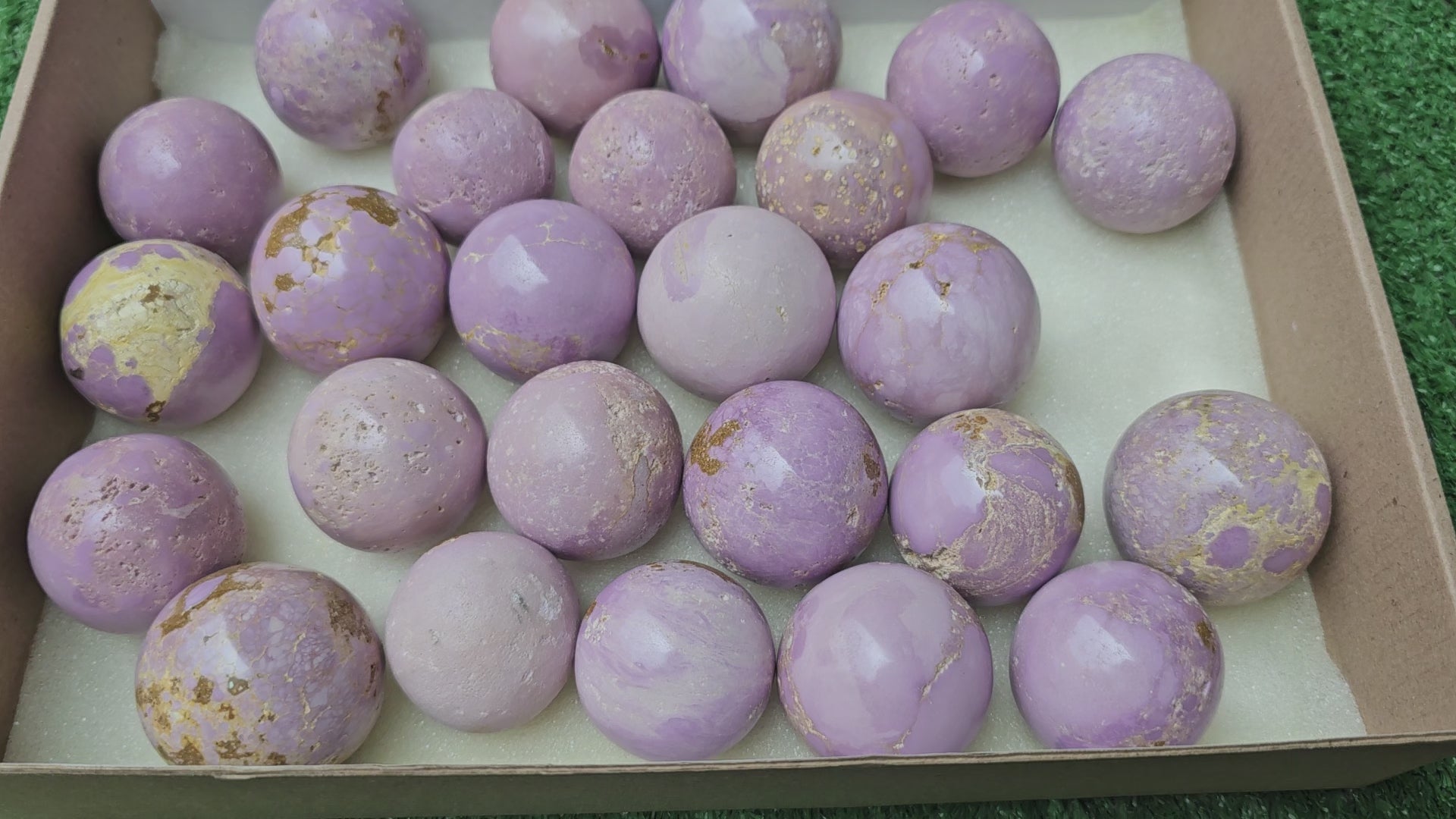 Load video: Lot 25 spheres Phosphosiderite**